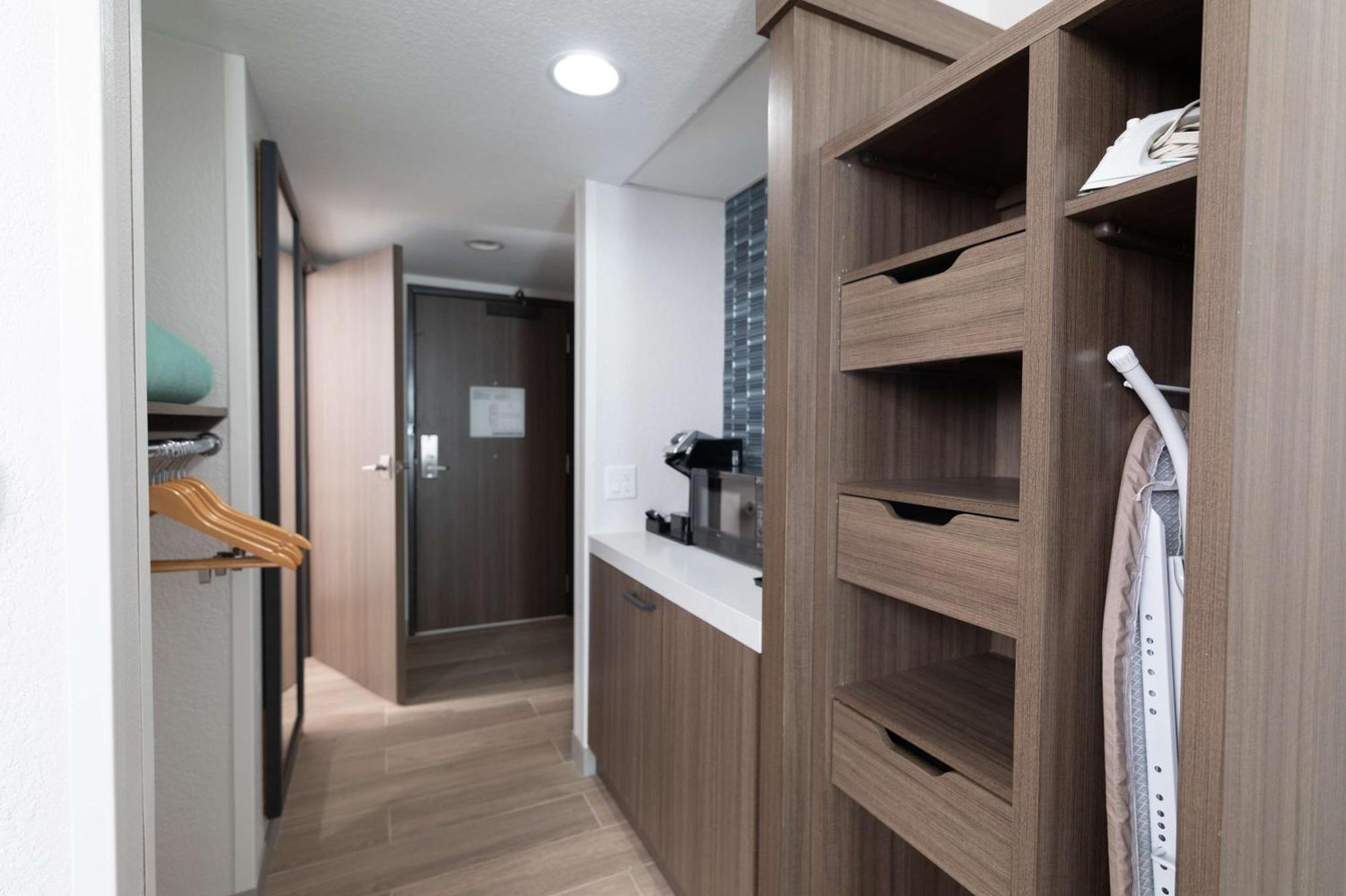 King Room with Tub - Mobility and Hearing Access