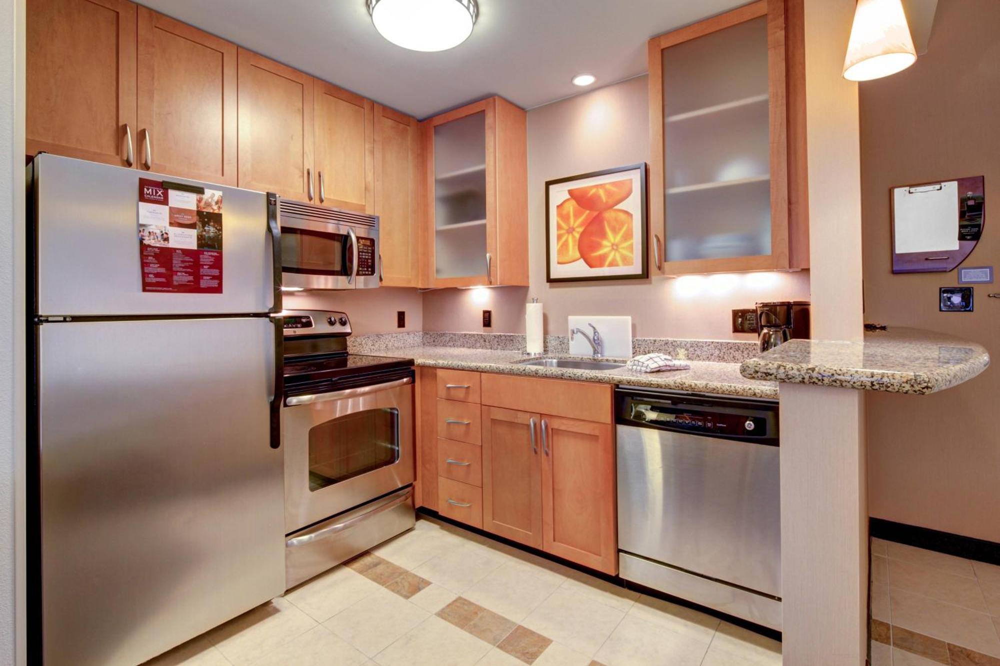 One-Bedroom Corner King Suite with Sofa Bed - Hearing Accessible