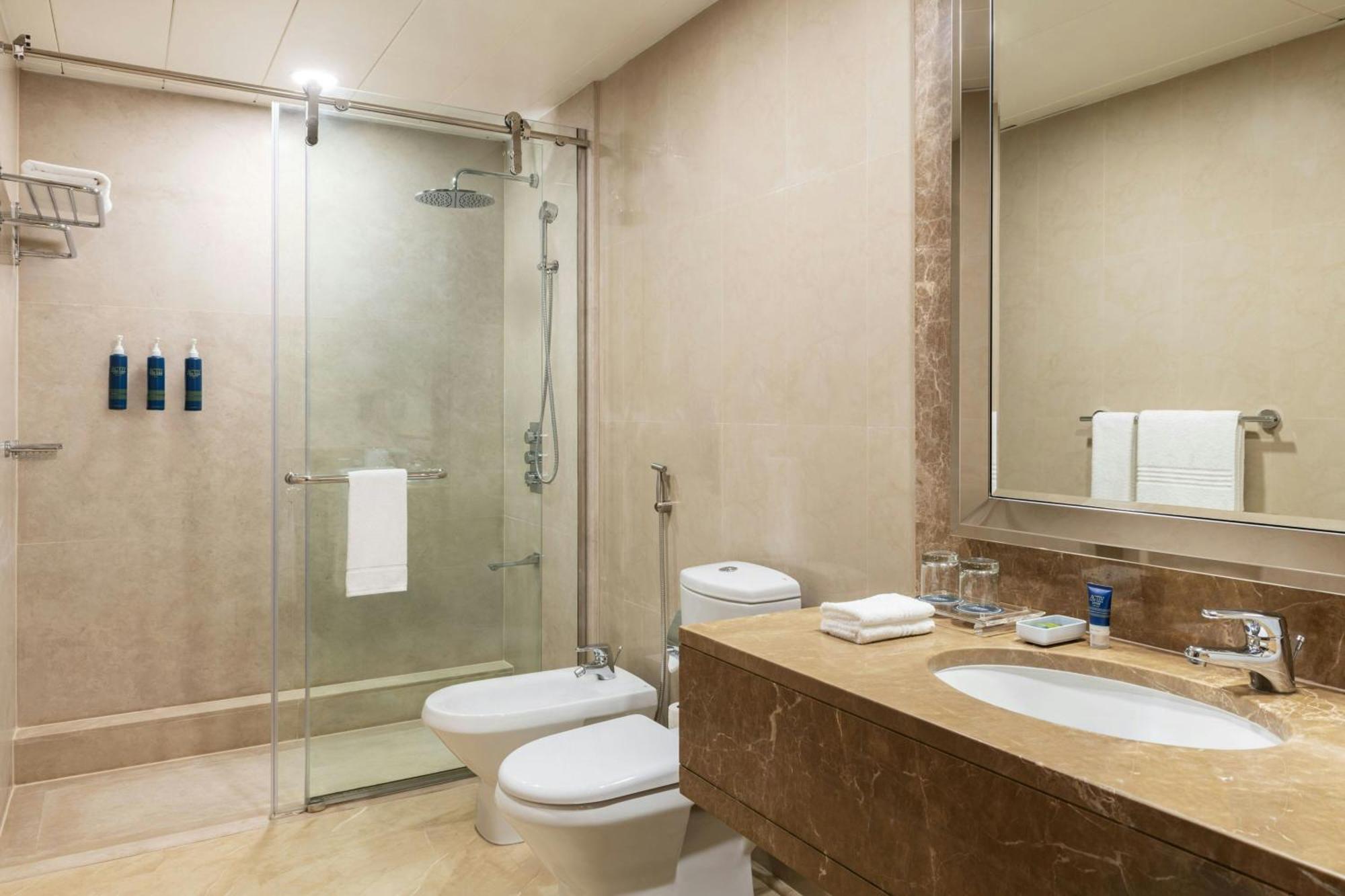 Camera deluxe con letto king size e balcone