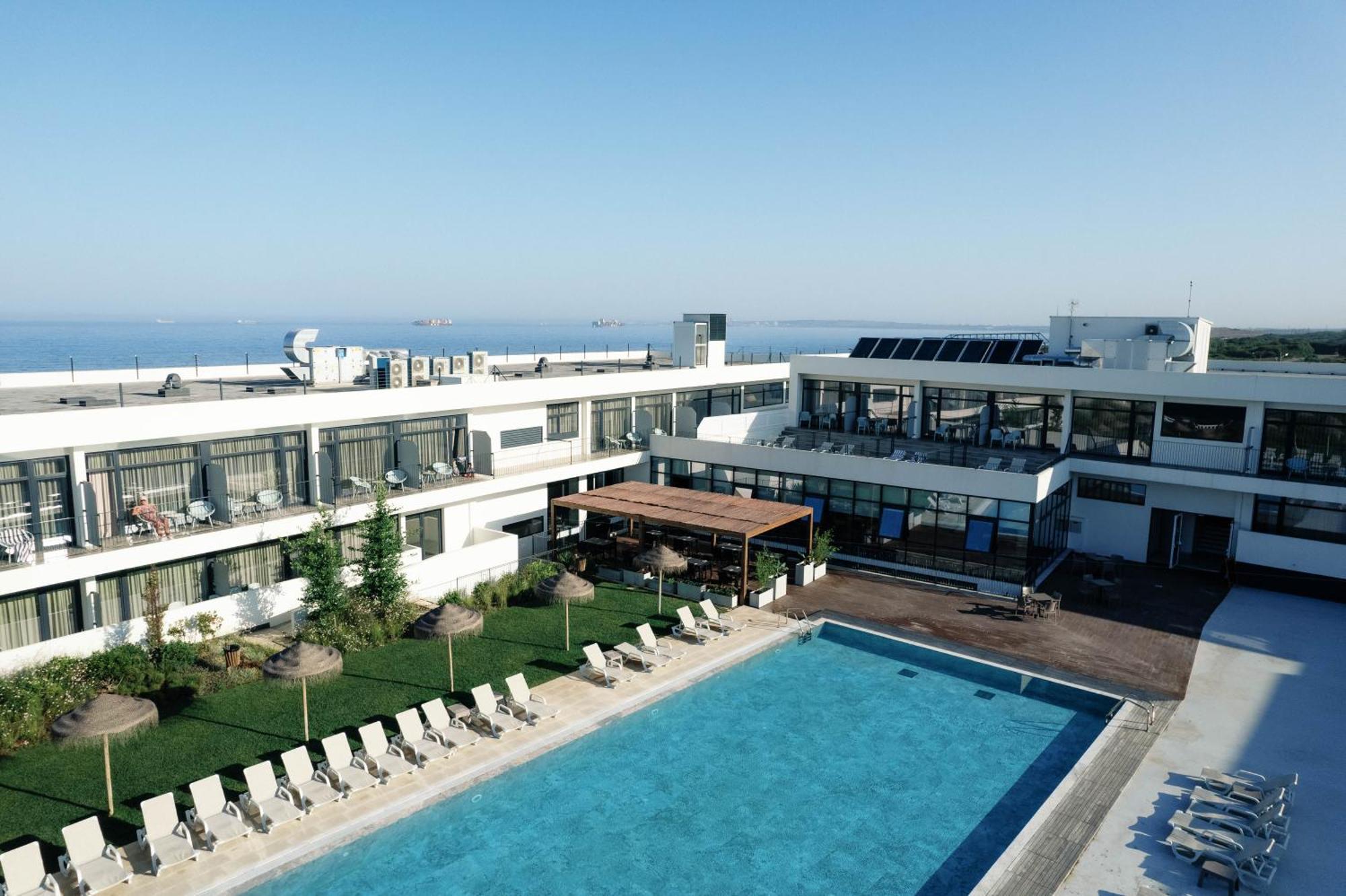 Quarto Twin com Vista Piscina