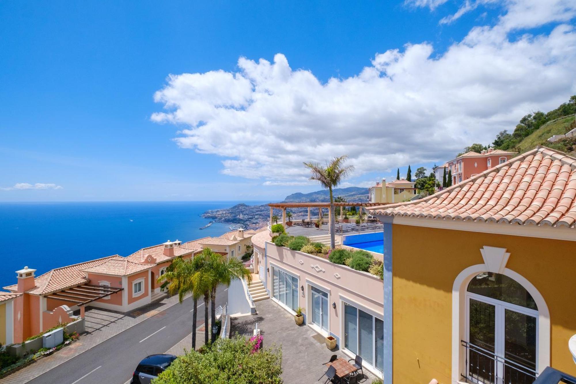 Apartamento com 3 Quartos e Vista Mar