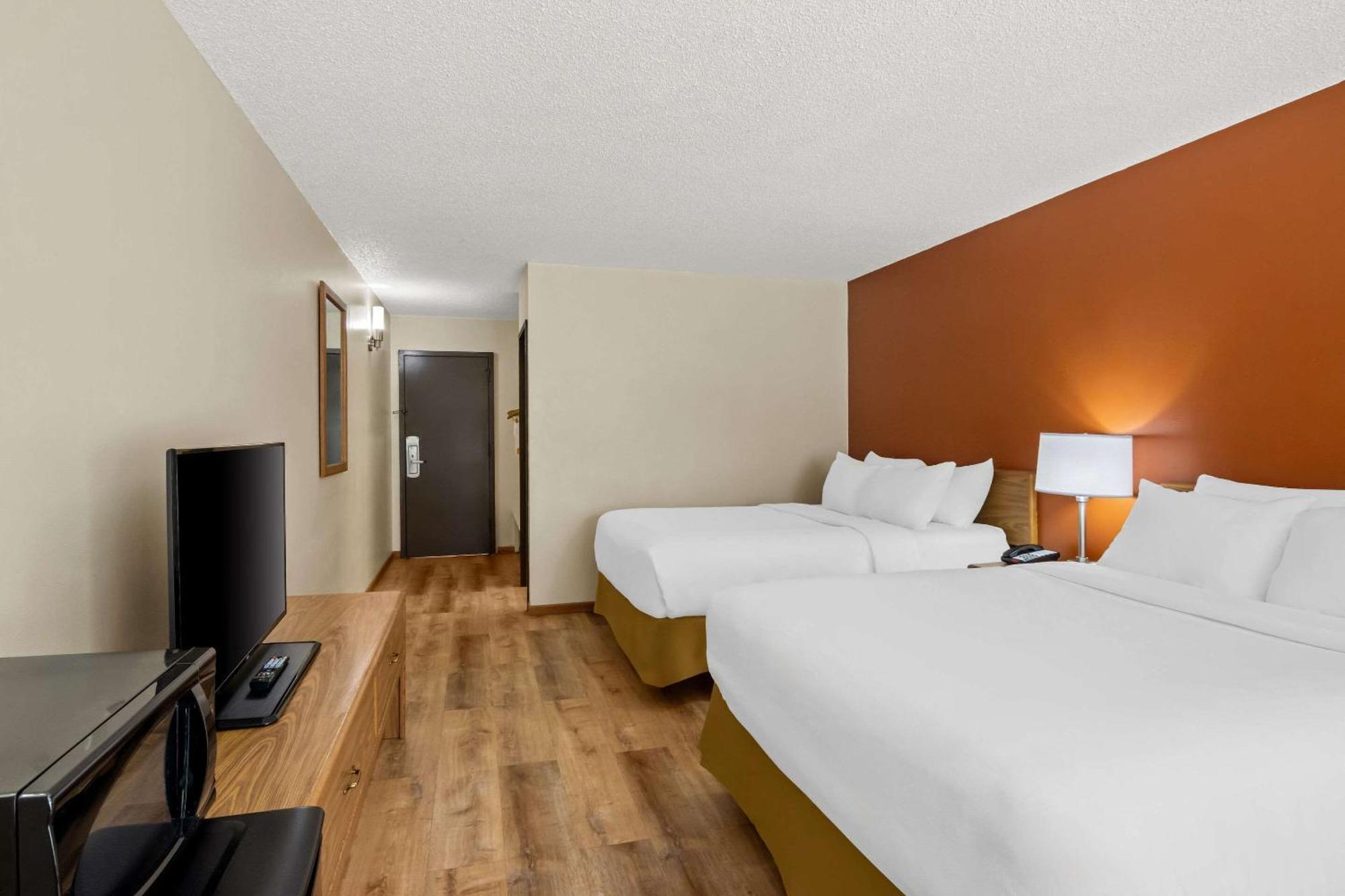 Family Room with King Bed and Two Queen Beds - Non Smoking/Interior Corridor