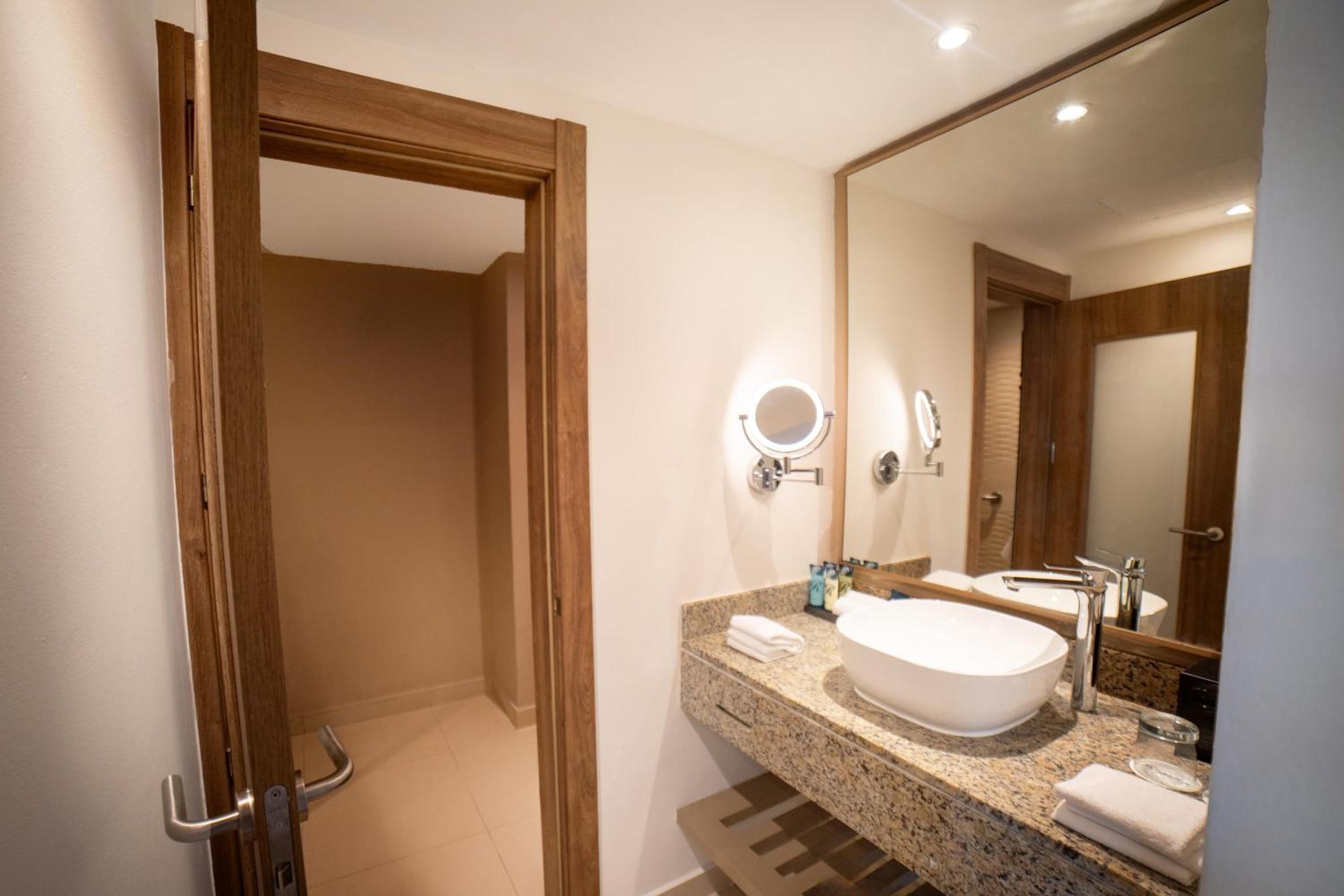 Luxury Room,1639599824:JPEG