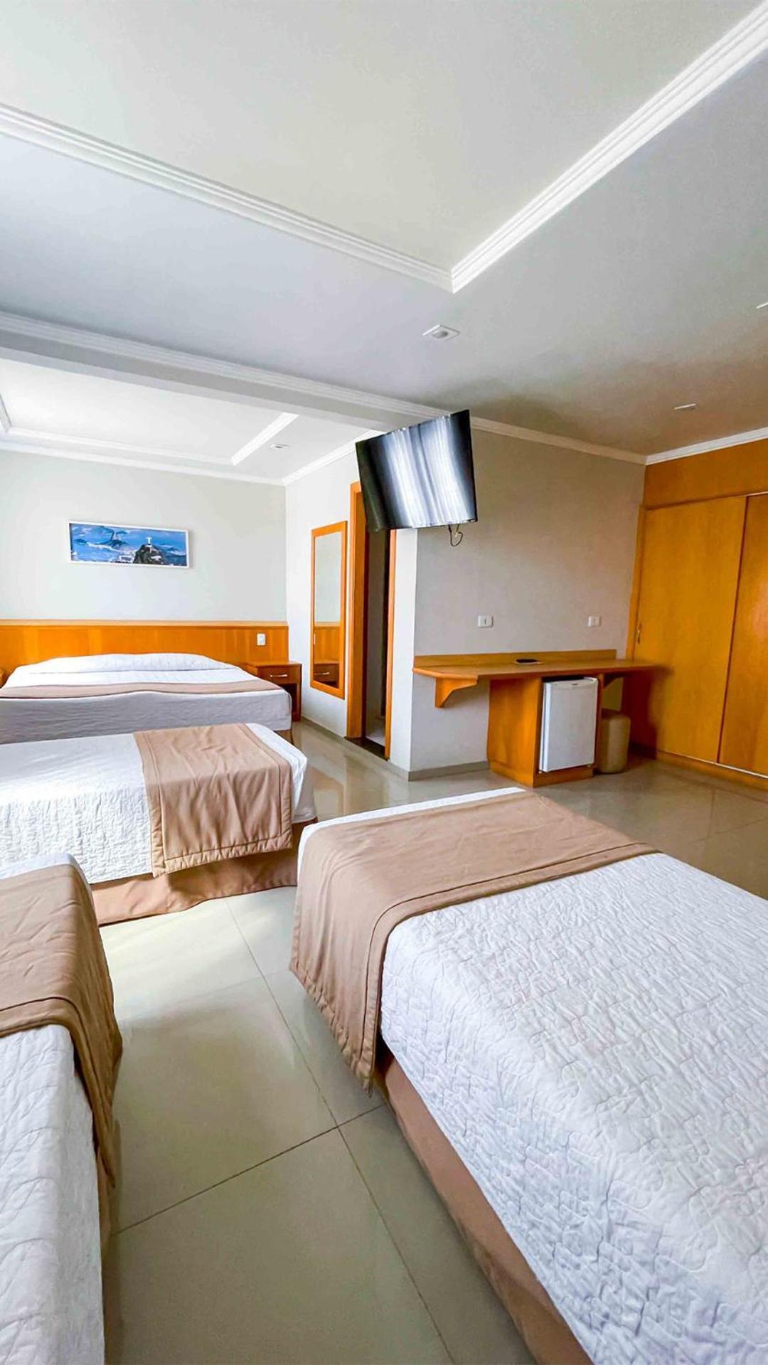 Quarto Familiar (5 Adultos)