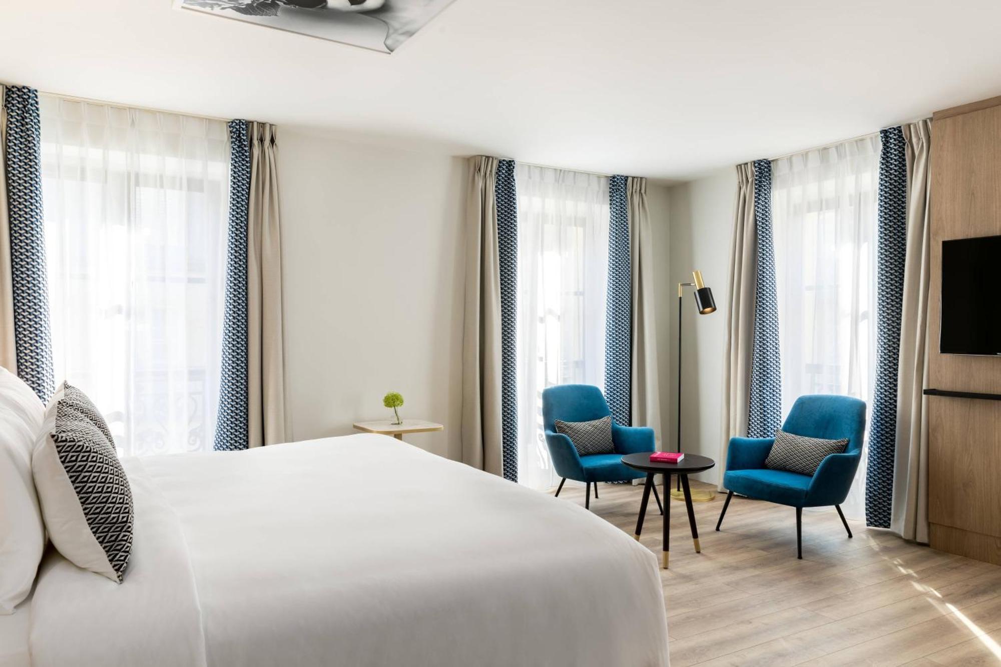 Parijse Hoeksuite met Ontbijt
