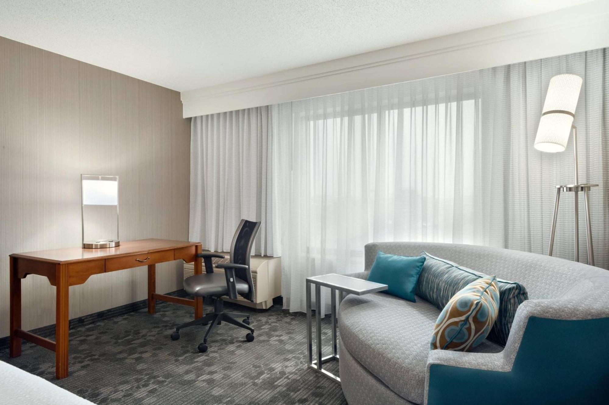 Queen Room with Two Queen Beds - Hearing Accessible