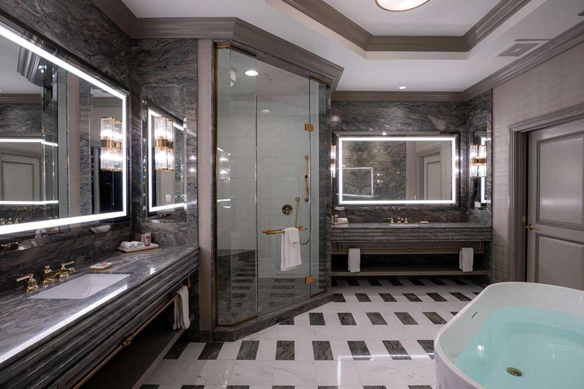 Newly Remodeled Grand One Bedroom King City View