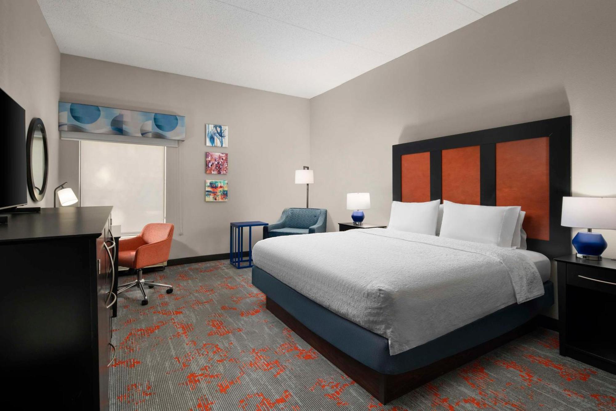 King Room with King Bed - Non-Smoking