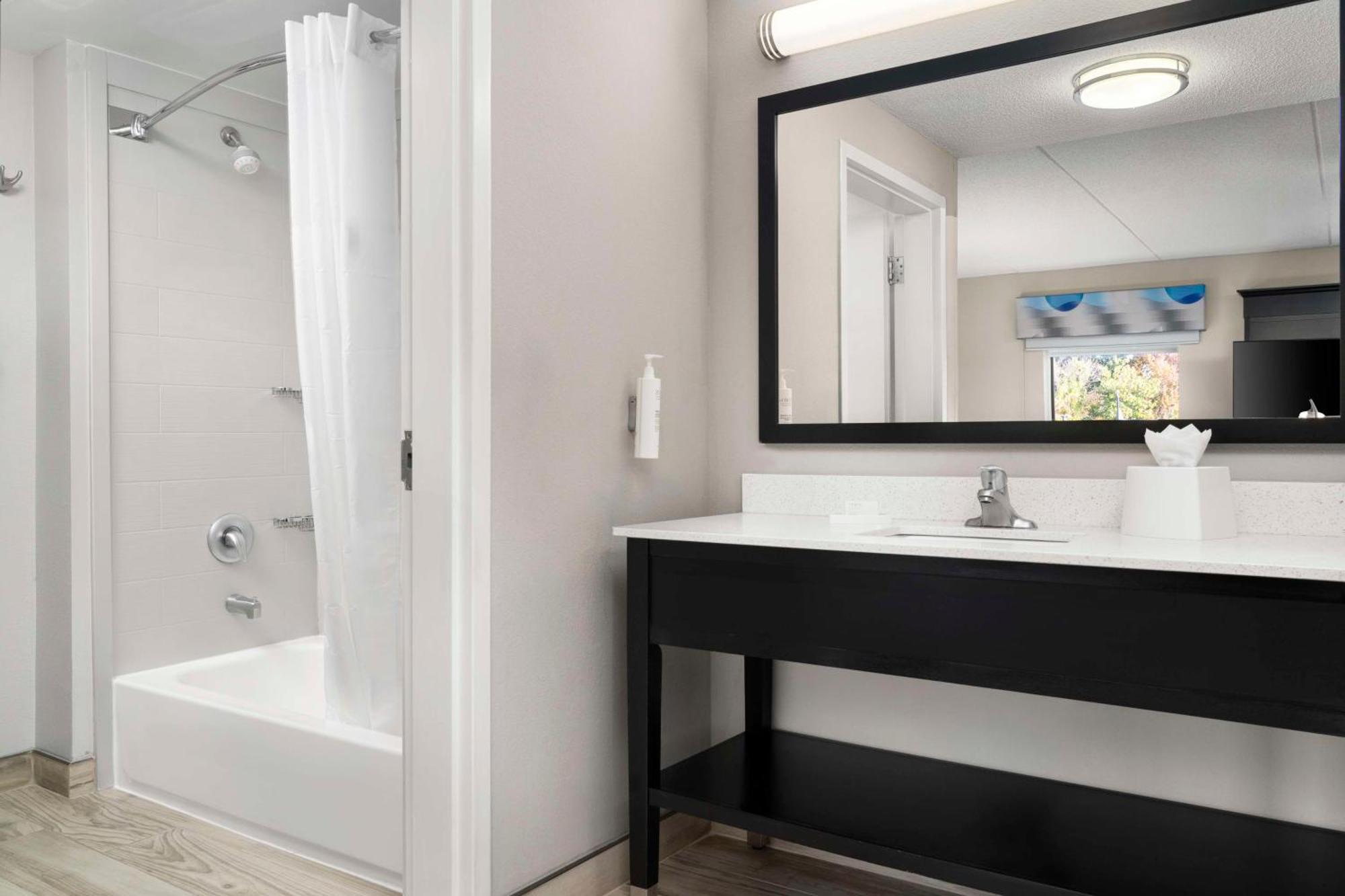 Two Double Bed Suite - Non Smoking