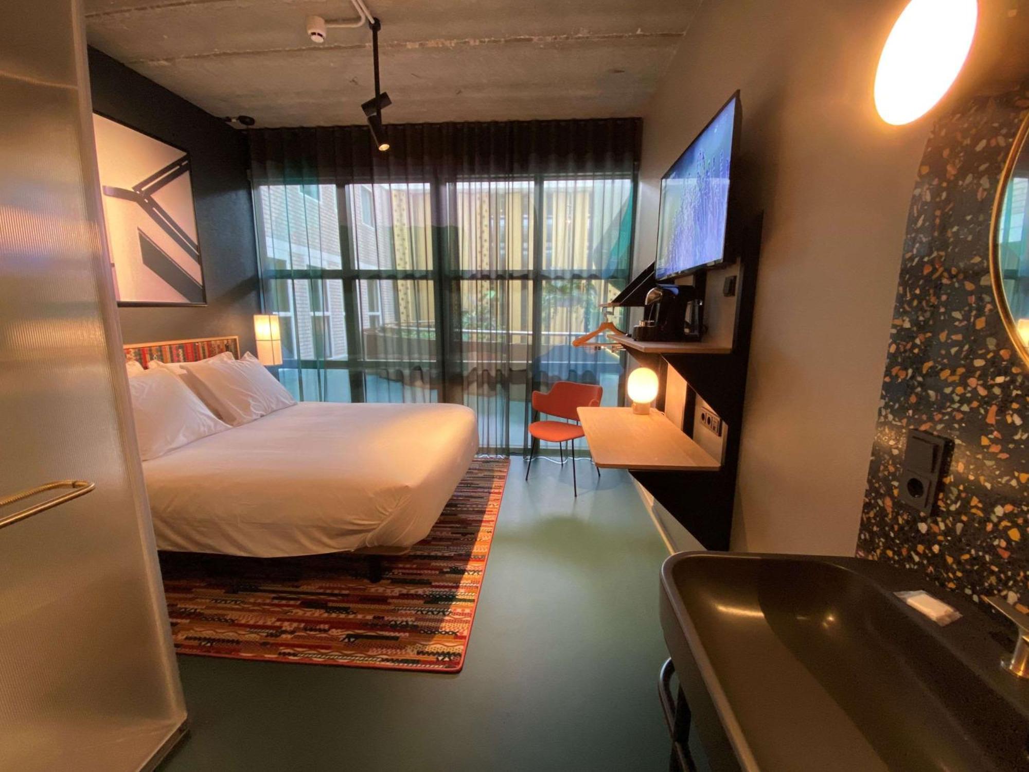 Gezellige Kamer met Queensize Bed en Uitzicht op Atrium - Rookvrij