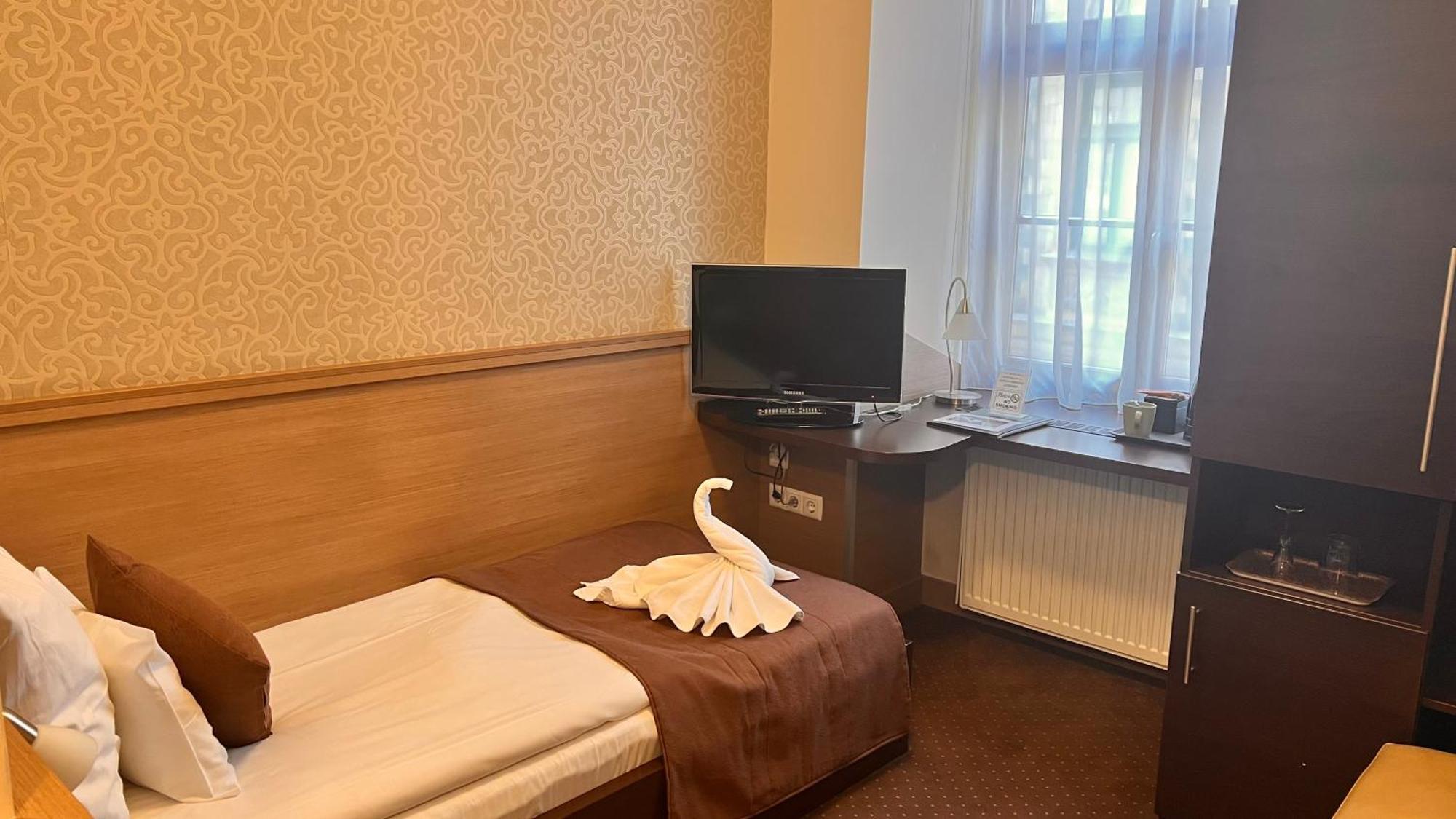 Single Room,1209870115:JPEG