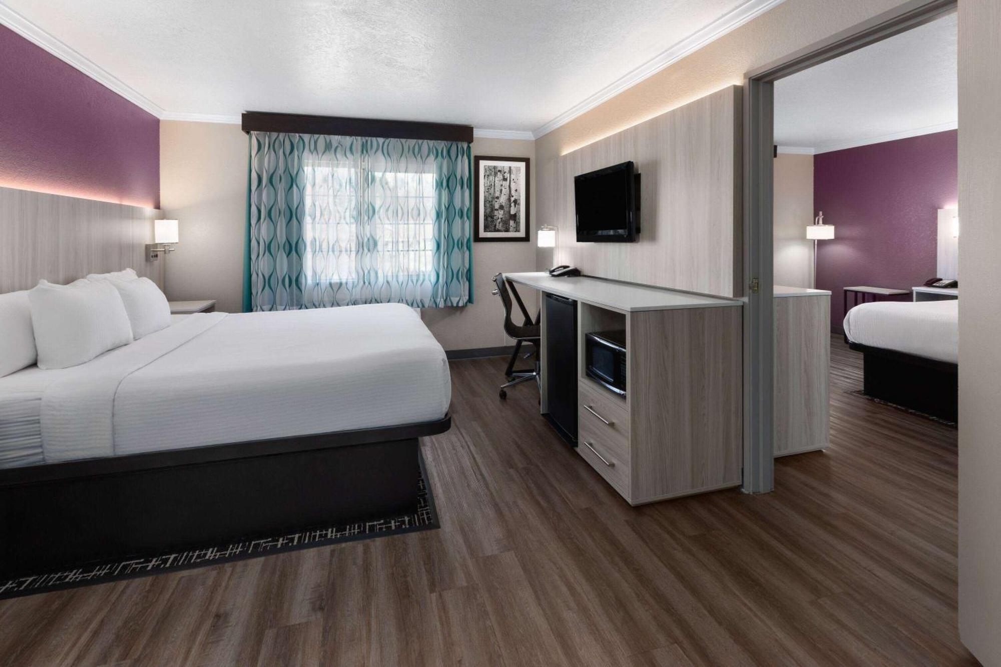 2 King Beds, Two-Room Suite, Non-Smoking