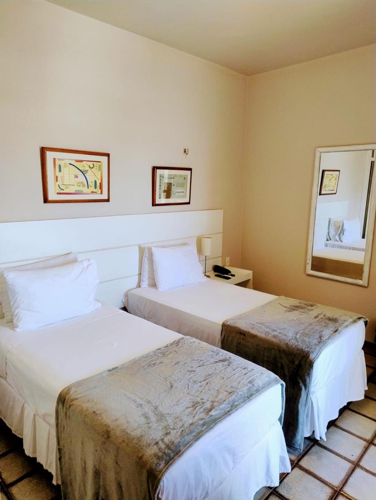 Quarto com 2 Camas de Solteiro e Vista