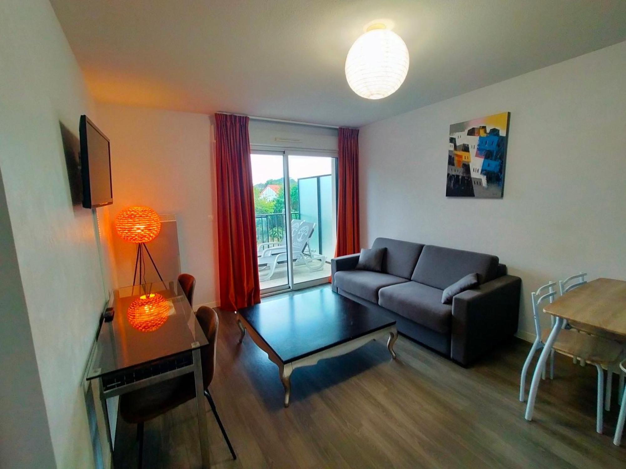 One-Bedroom Apartment Terrace,1605389260:JPEG