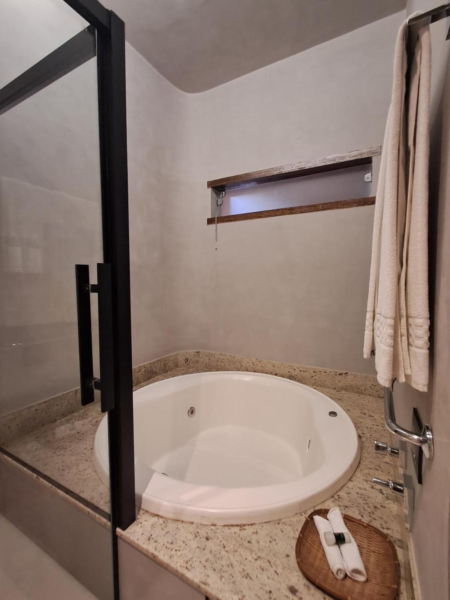 Quarto Triplo Luxo Superior com Banheira