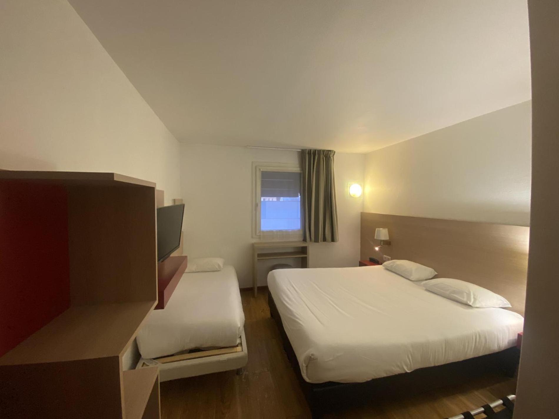 Chambre Triple Standard avec 1 Lit Double et 1 Lit Simple