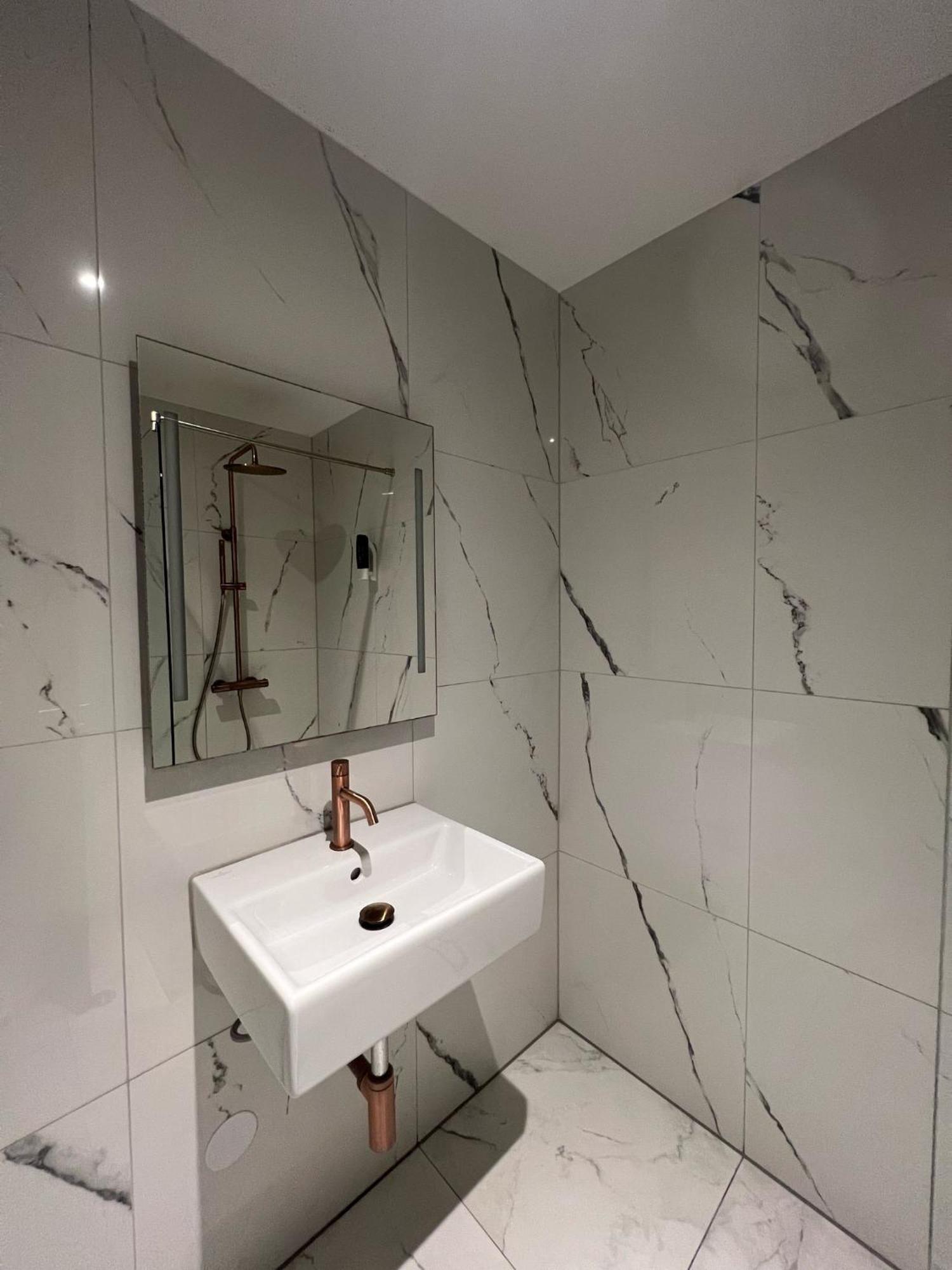 Female Only Twin Room With Shared Bathroom,1652760379:JPEG