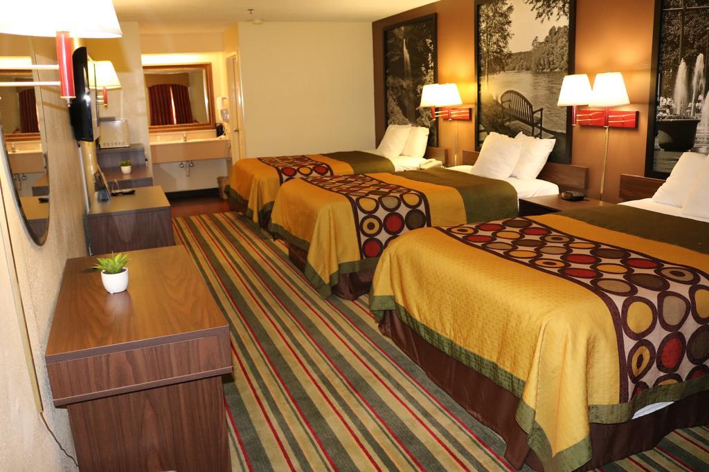 Studio Suite with Three Double Beds - Non-Smoking
