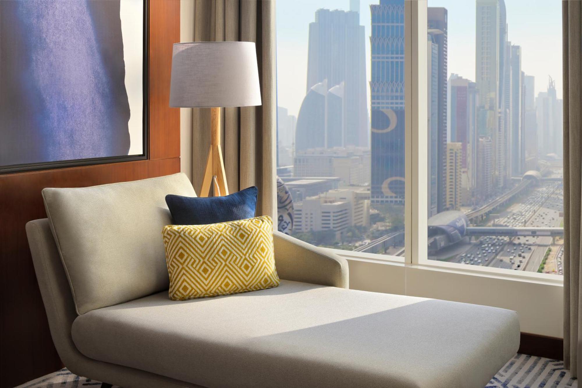 Deluxe Zimmer mit Kingsize-Bett und Stadtblick