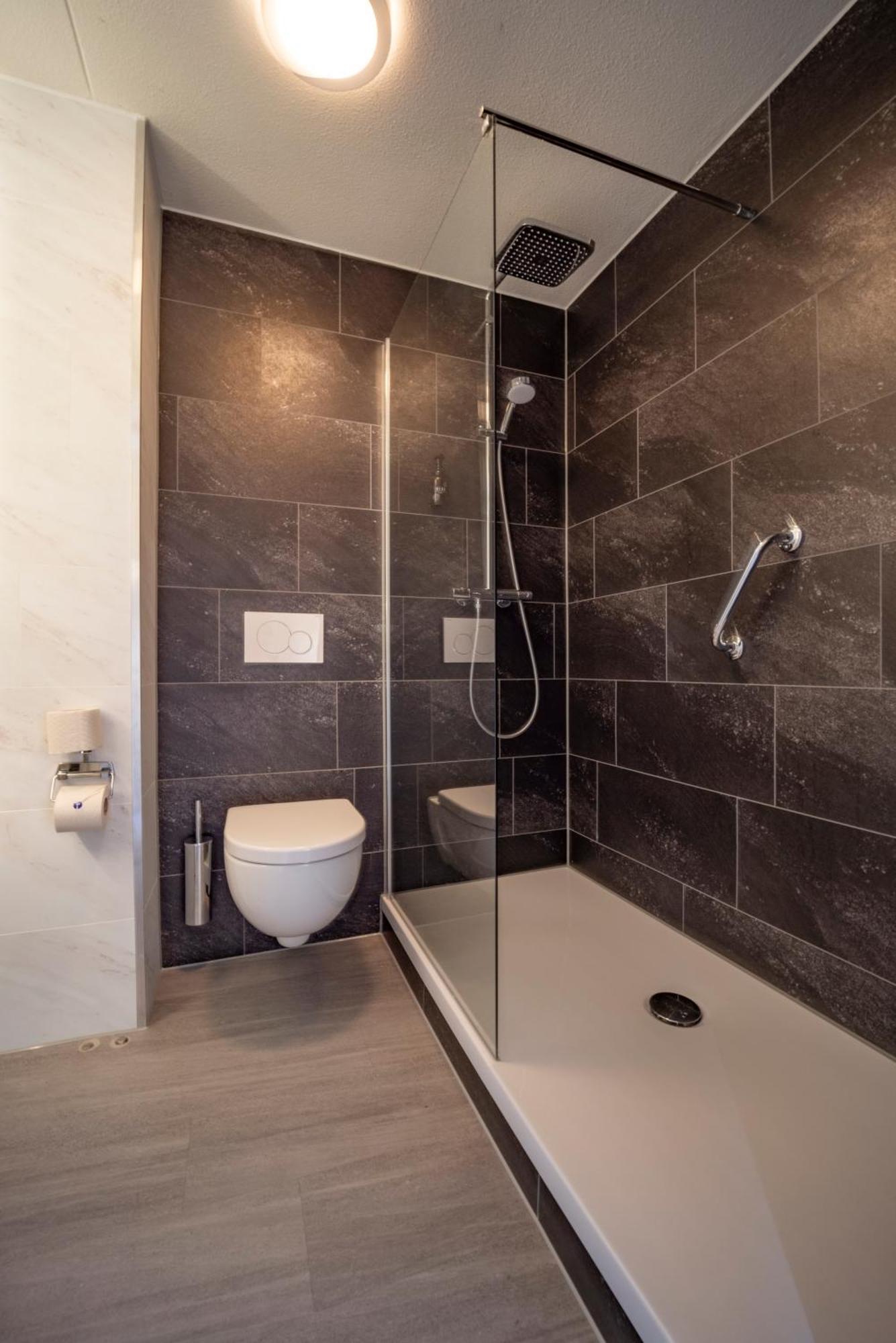 Comfort Double Room Shower,1656170346:JPEG