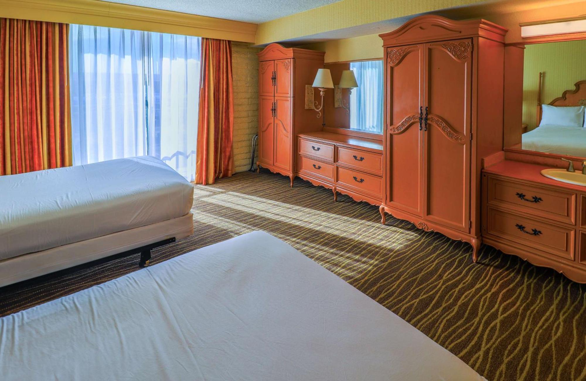 Deluxe Quadruple Room - Non-Smoking
