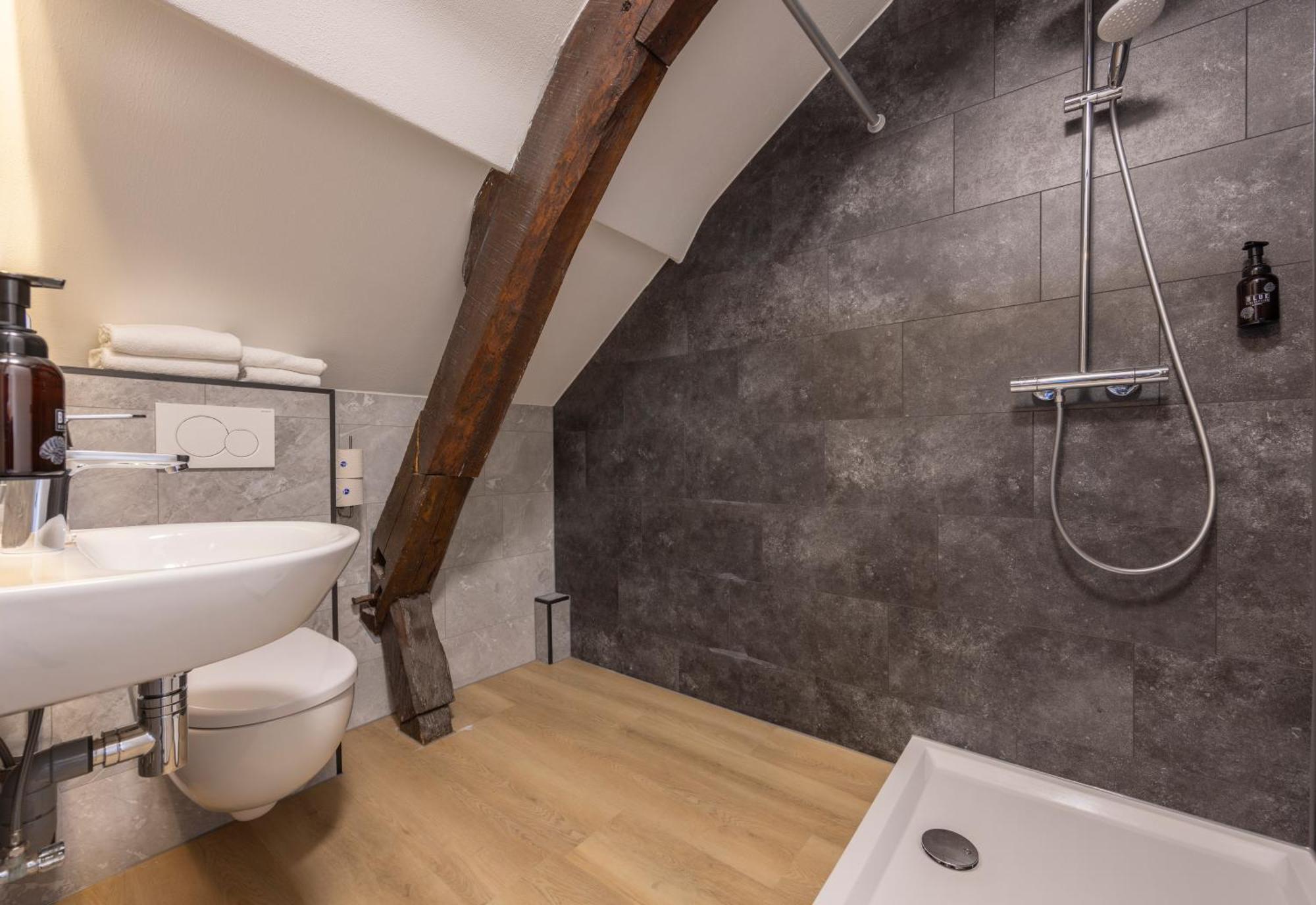 Kleine Tweepersoonskamer met Douche