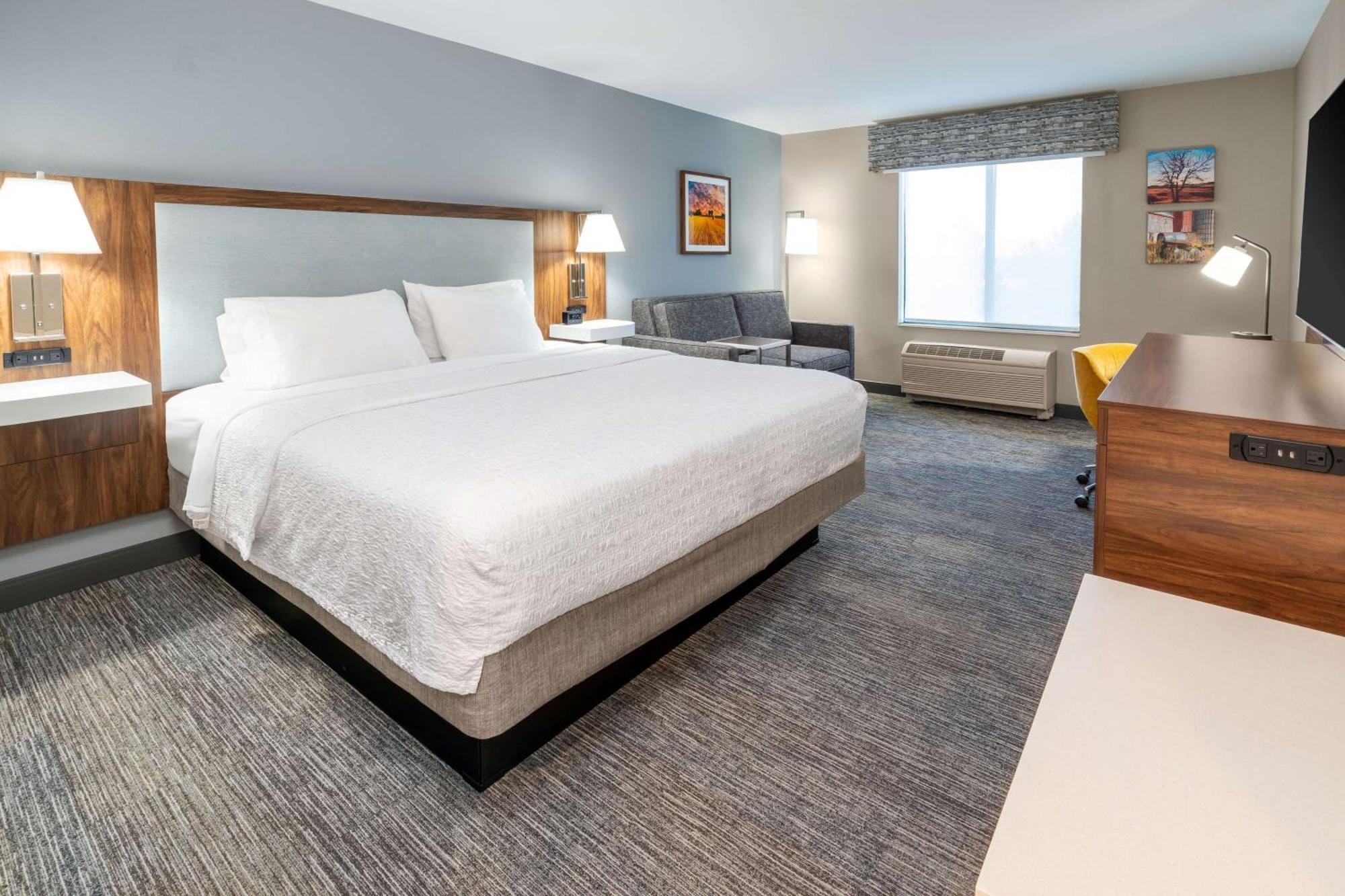 King Room with Sofa Bed - Non-Smoking