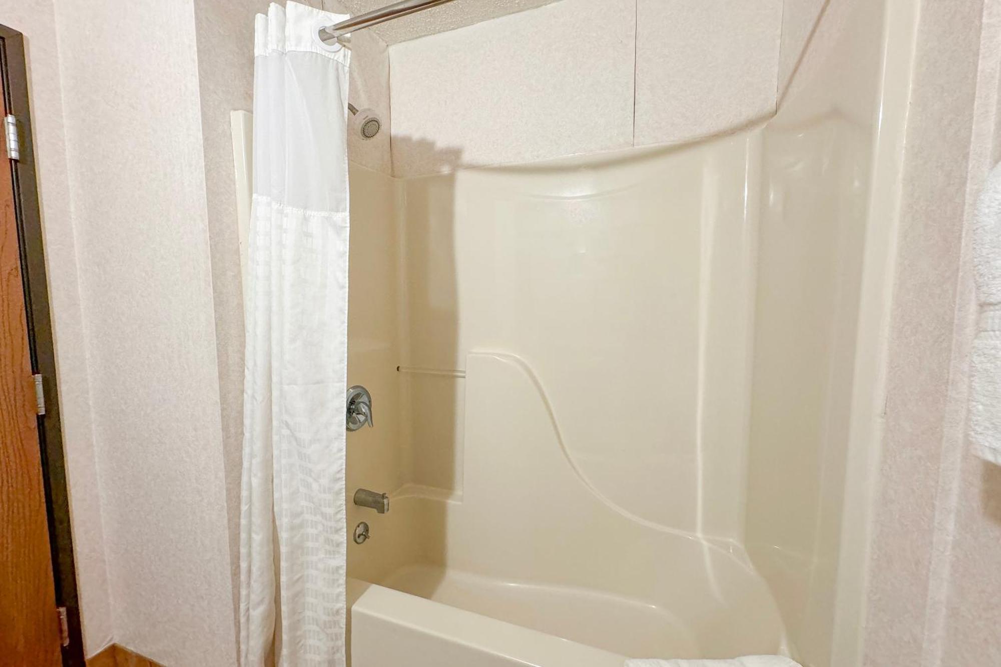 Premium King Bed Non-Smoking with Jetted Tub