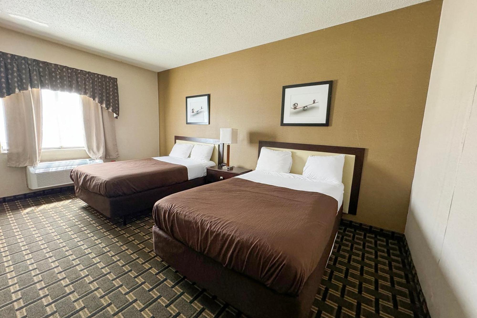 Deluxe 2 Double Beds Non-Smoking