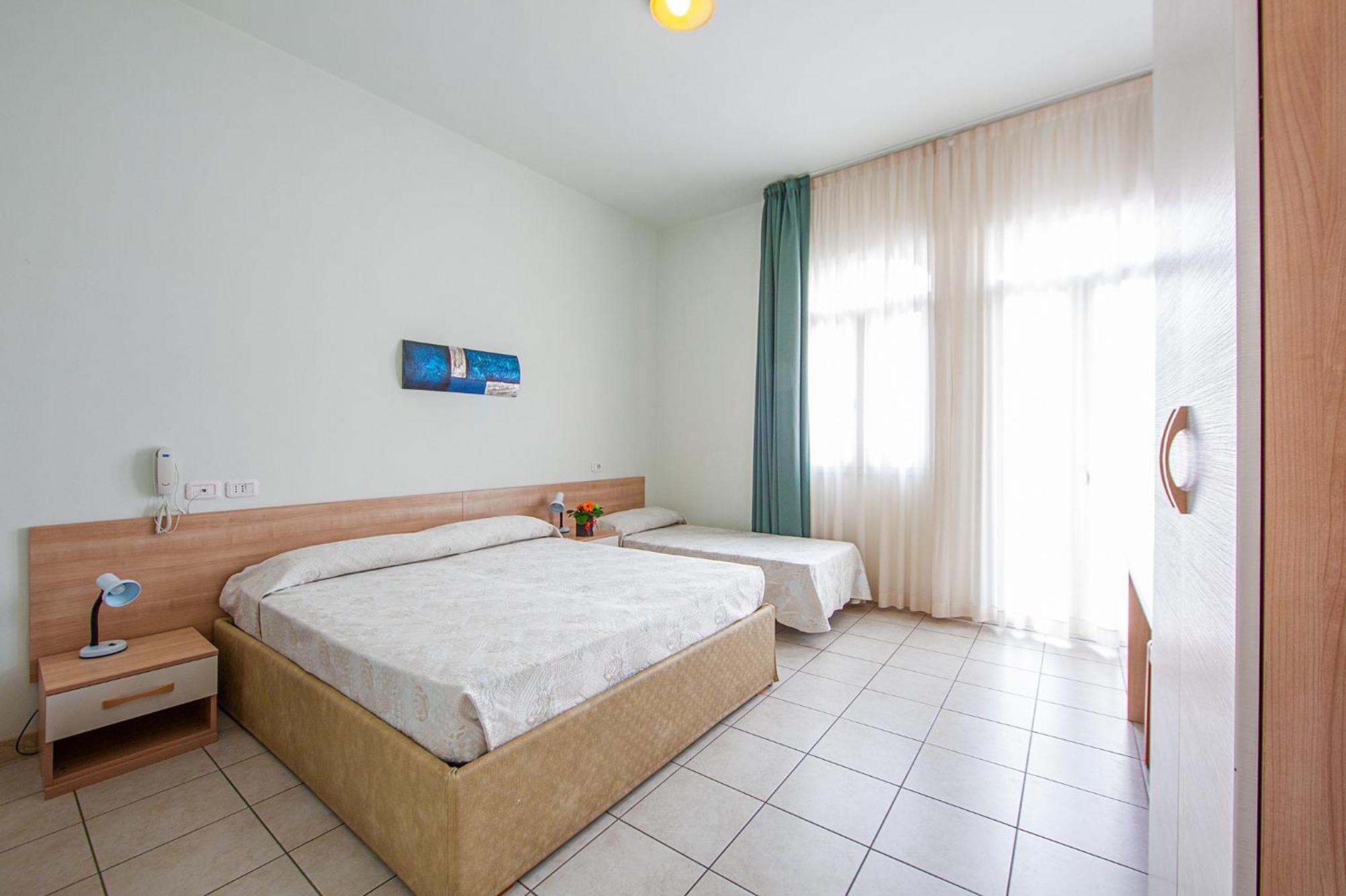 Dreibettzimmer mit Balkon