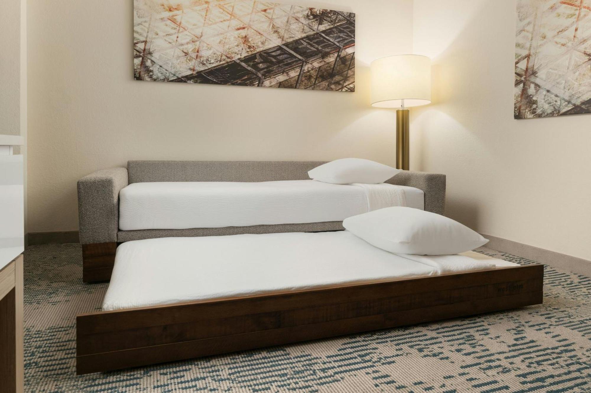 King Suite with Bathtub and Trundle Sofa - Mobility Access/Hearing Accessible