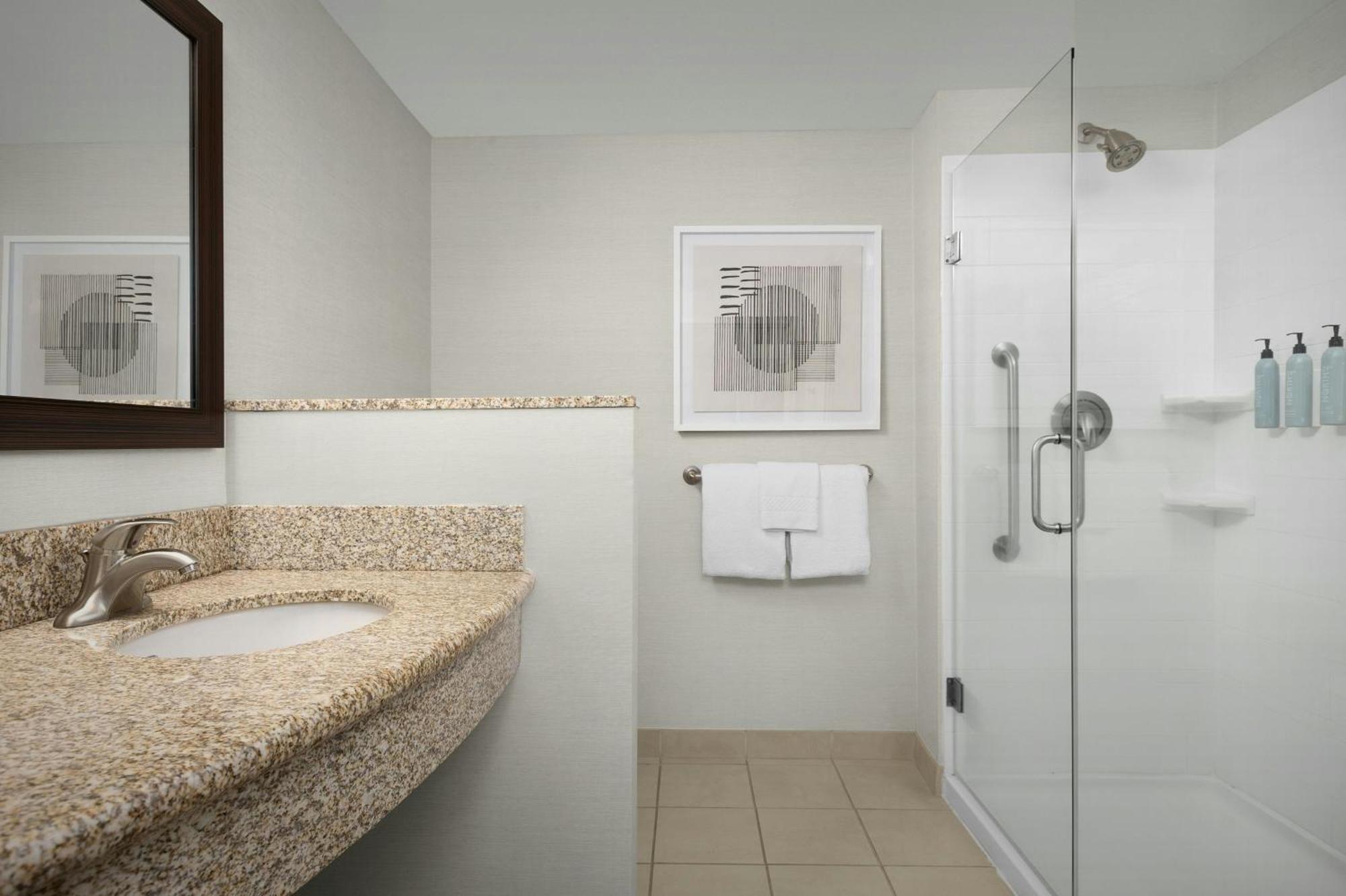 Queen Room with Two Queen Beds, Transfer Shower and Sofa Bed - Mobility Access/Hearing Accessible