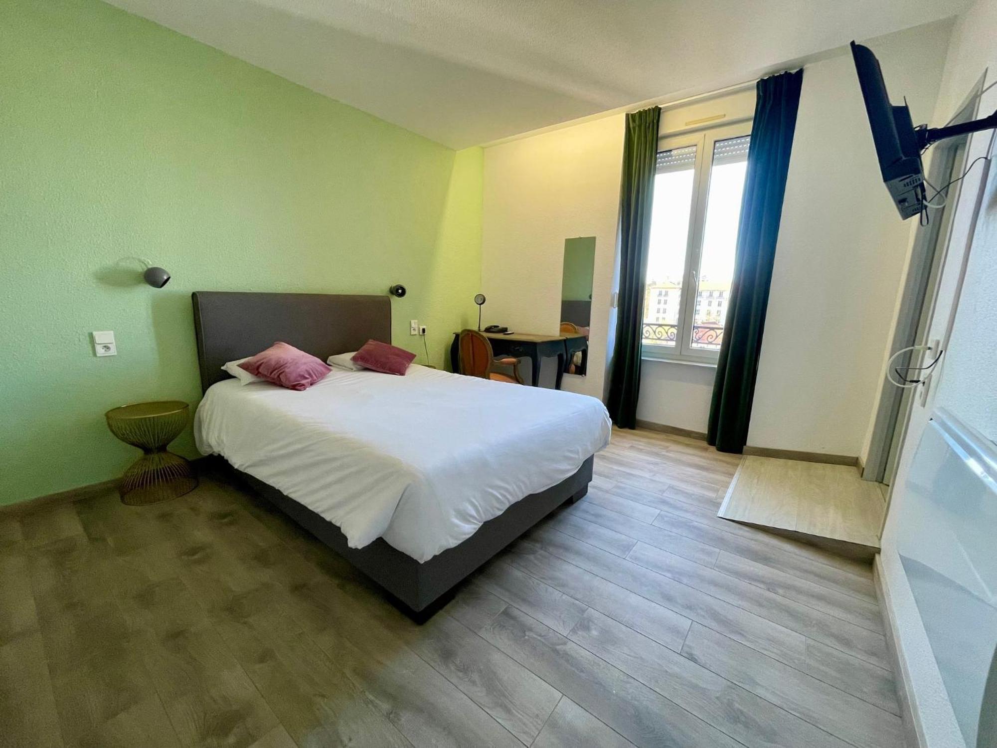 Chambre Double - Accessible aux Personnes à Mobilité Réduite