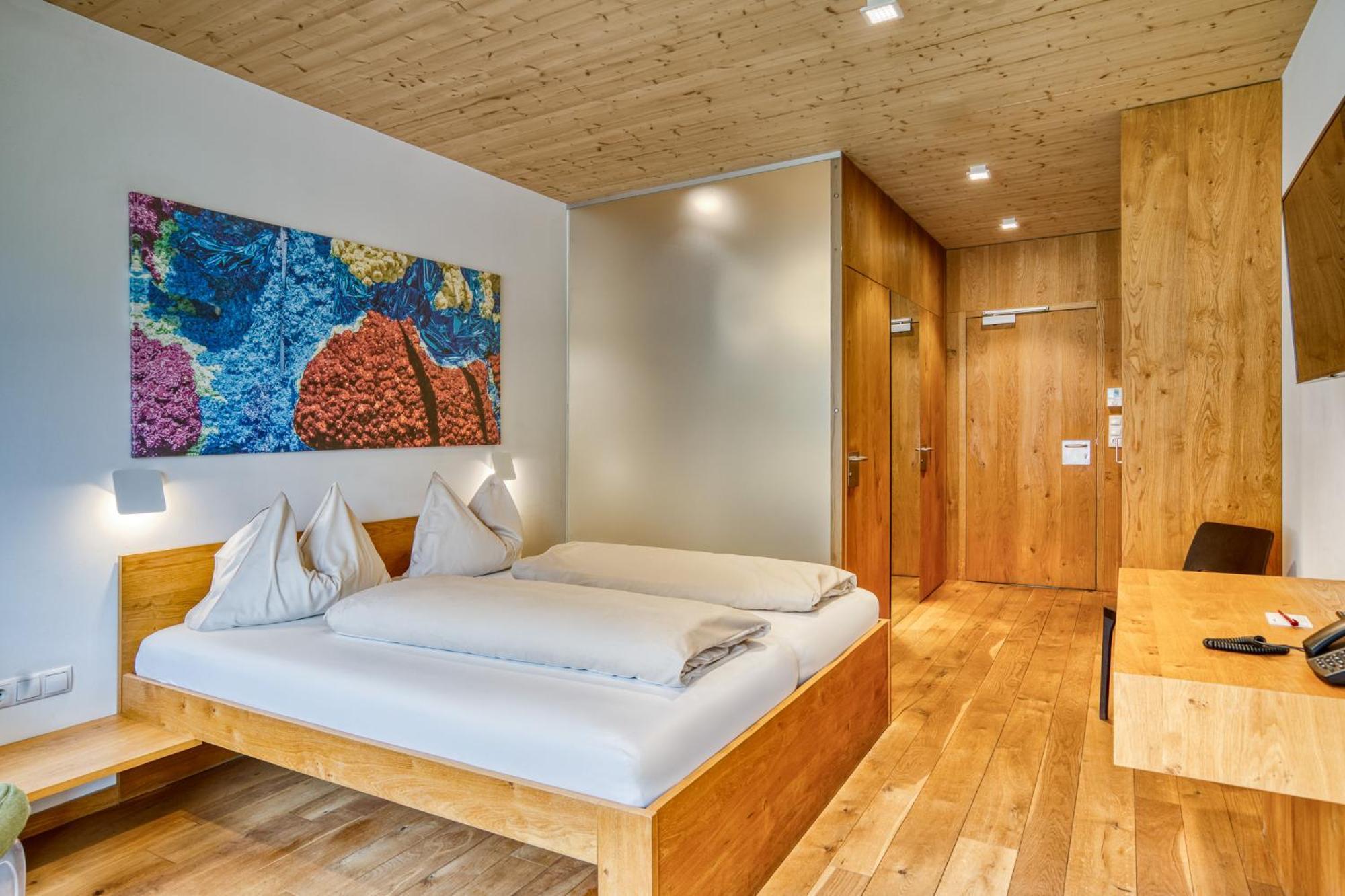 Doppelzimmer mit Balkon und Bergblick