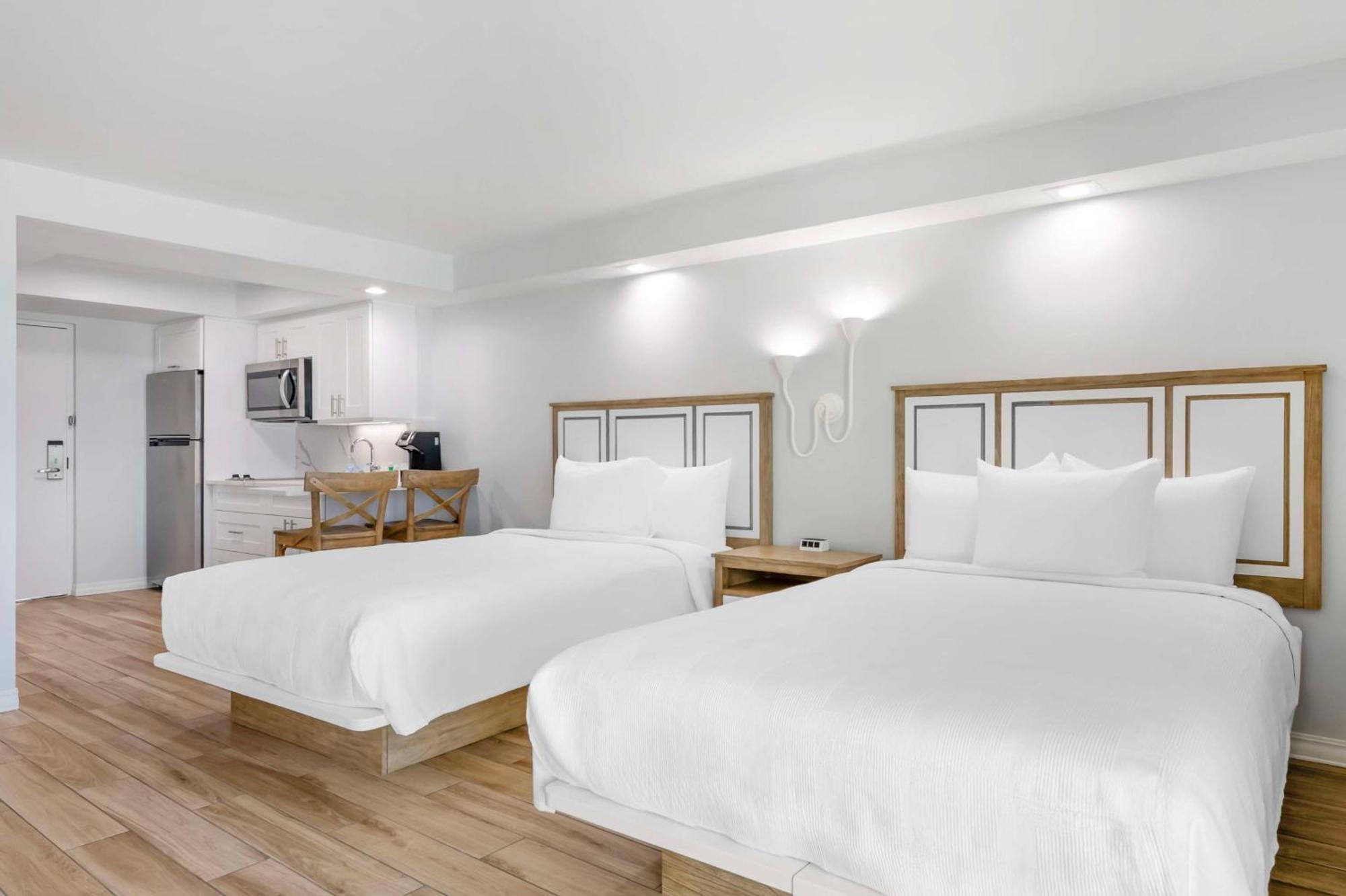 Larger Double Room with Two Double Beds, Balcony, Gulf View and Kitchen - Non-Smoking