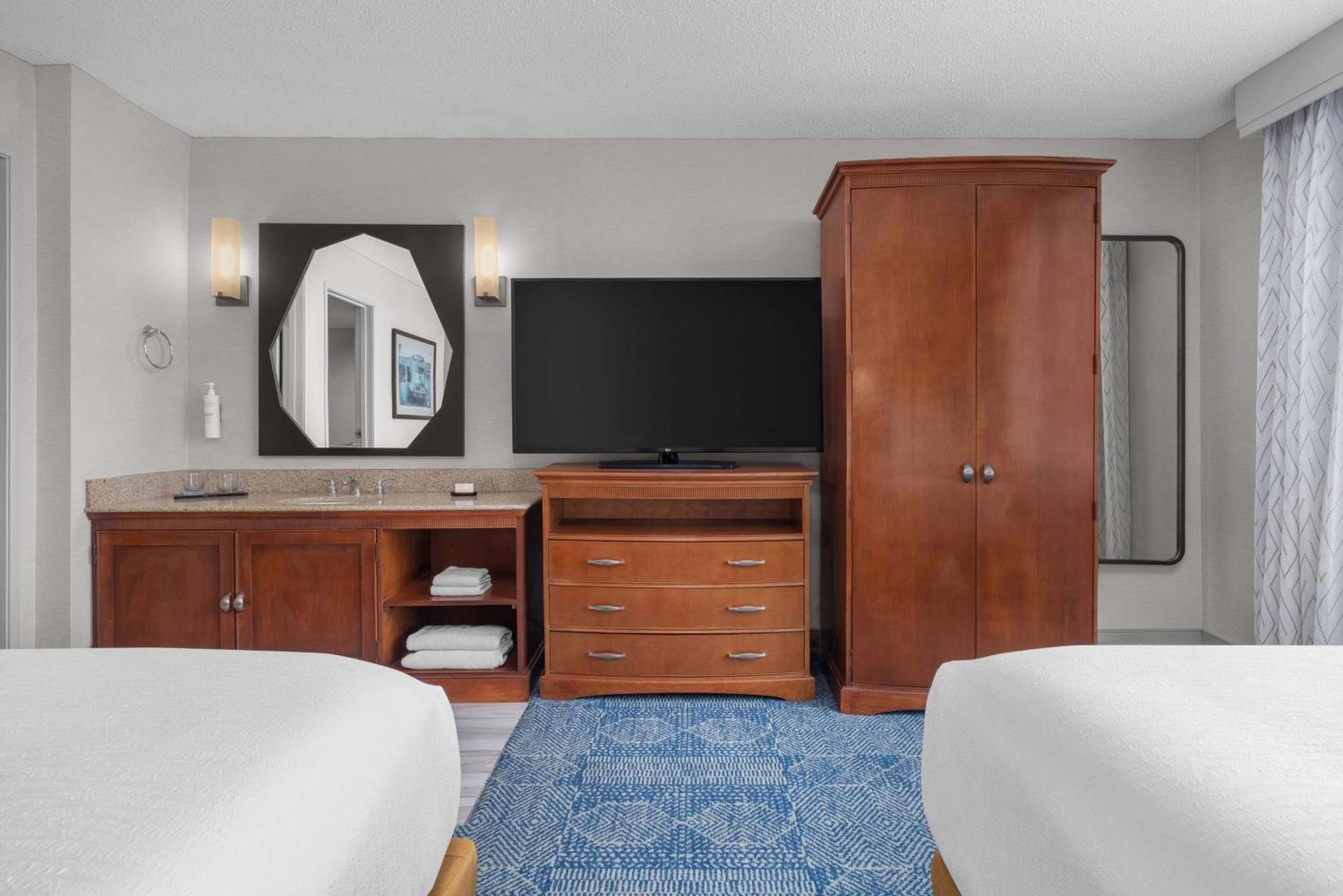 Two-Room Queen Suite Two Queen Beds,1662397898:JPEG