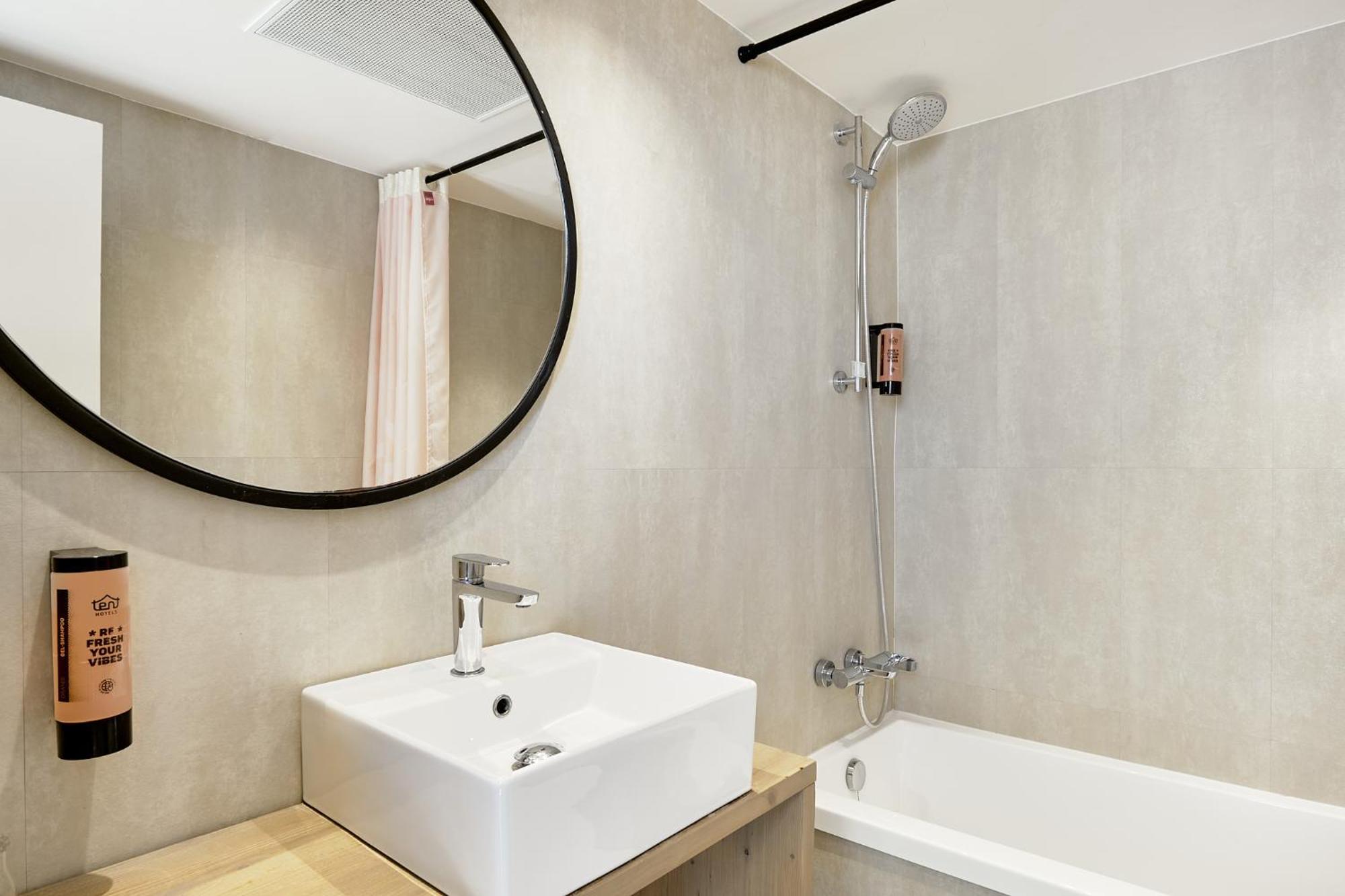 Double Room (2 Adults + 1 Child) - Unlimited Brunch
