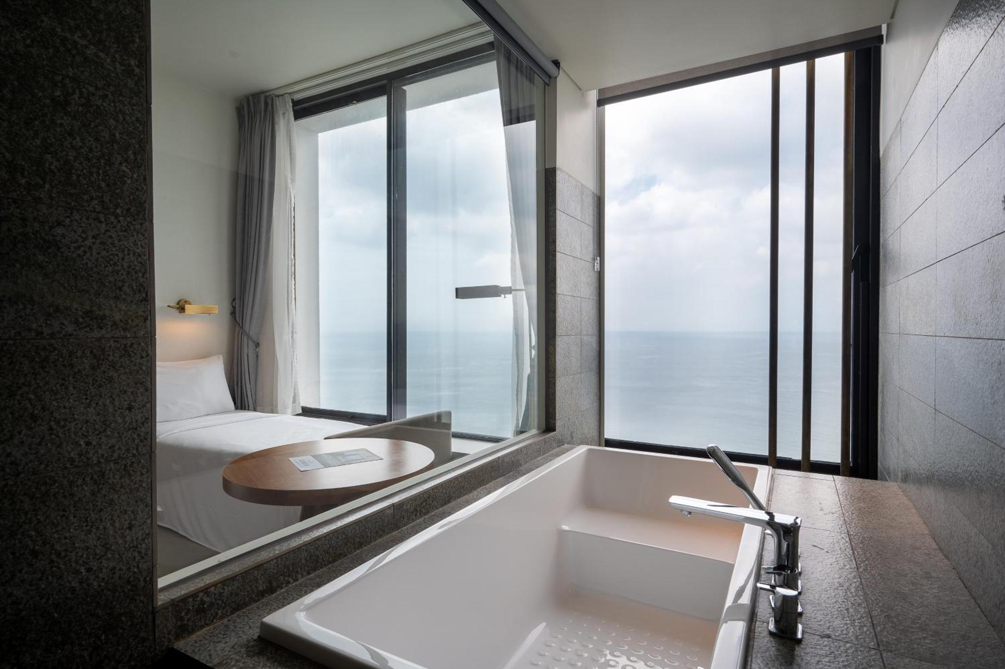 Deluxe Twin City View Room