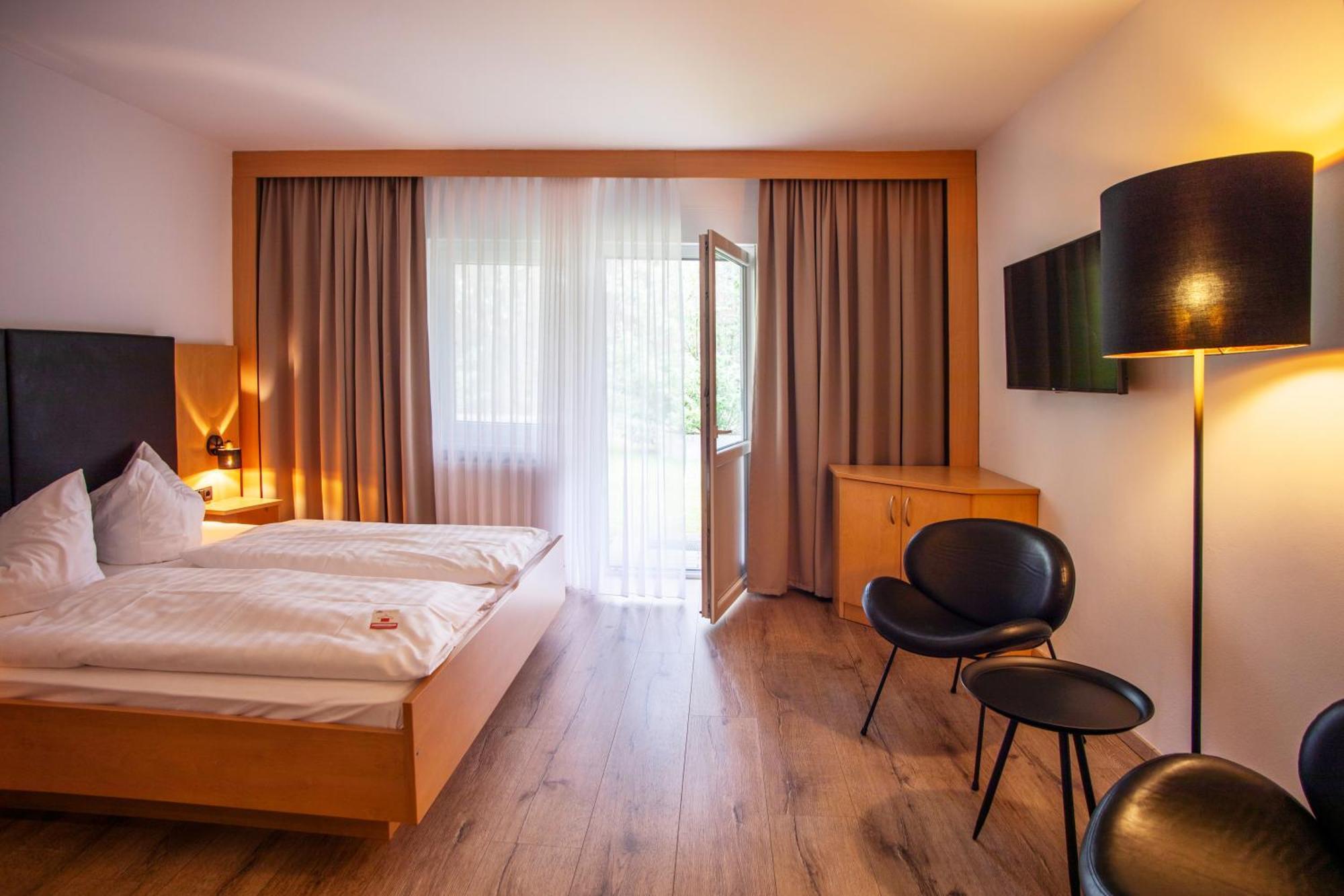 Doppelzimmer mit Gartenblick