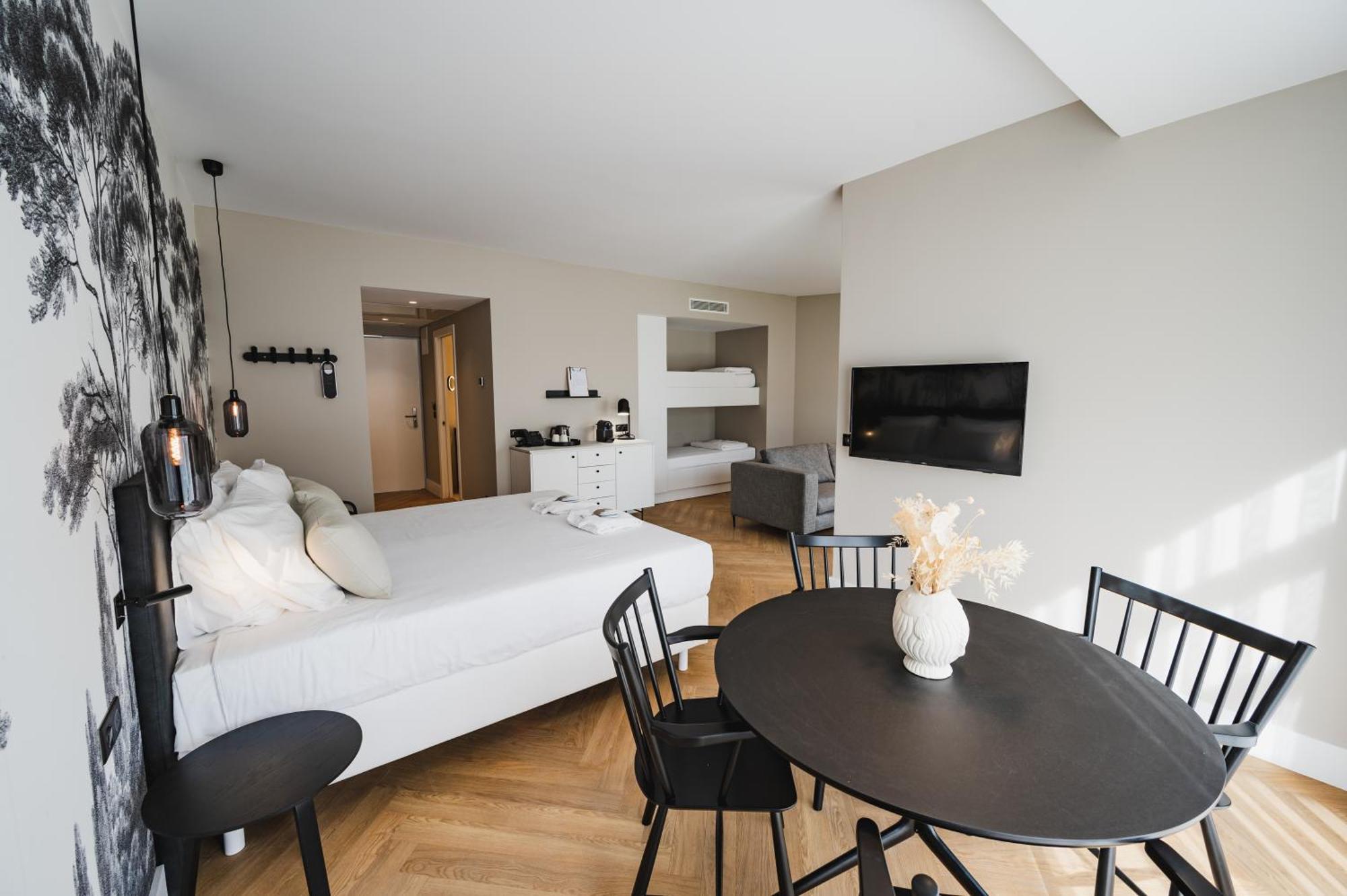 Superior Family Suite with Bathtub