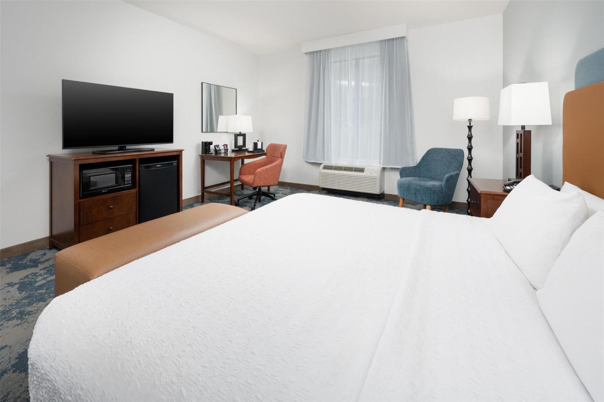King Room with King Bed - Non-Smoking