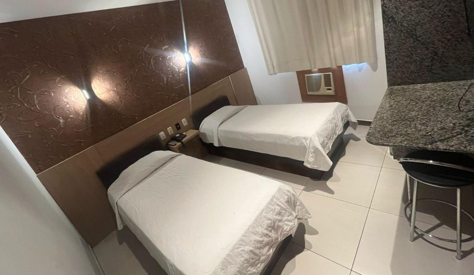 Quarto com 2 Camas de Solteiro