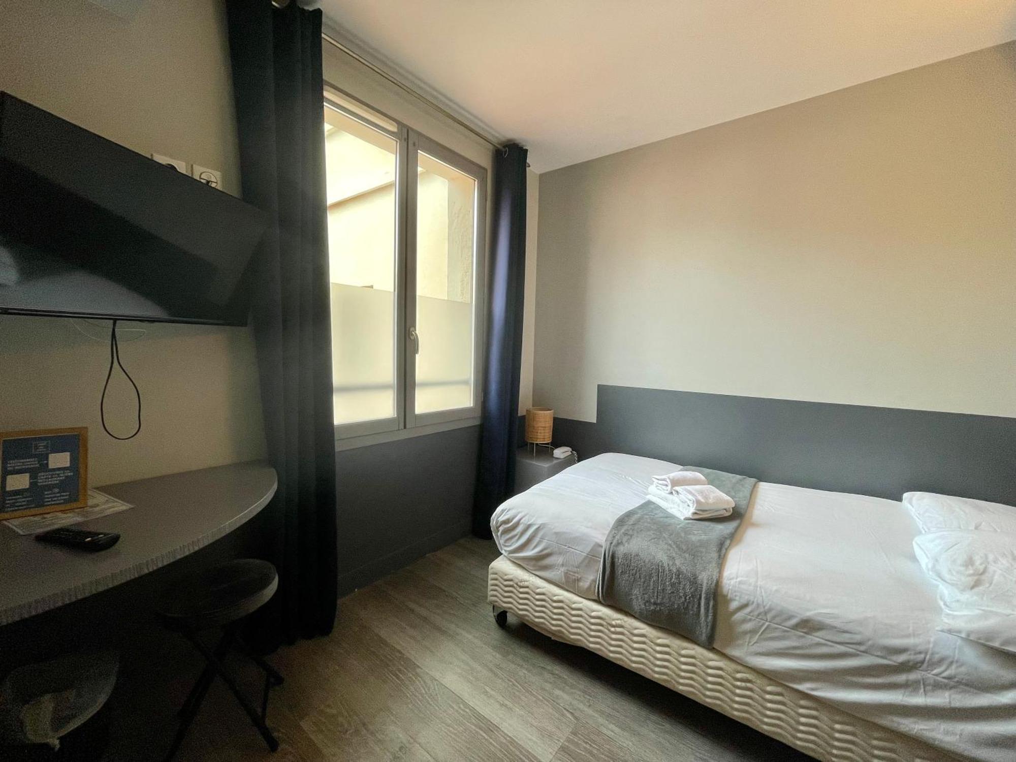 Chambre Simple - Vue sur le Terrasse ou Rue