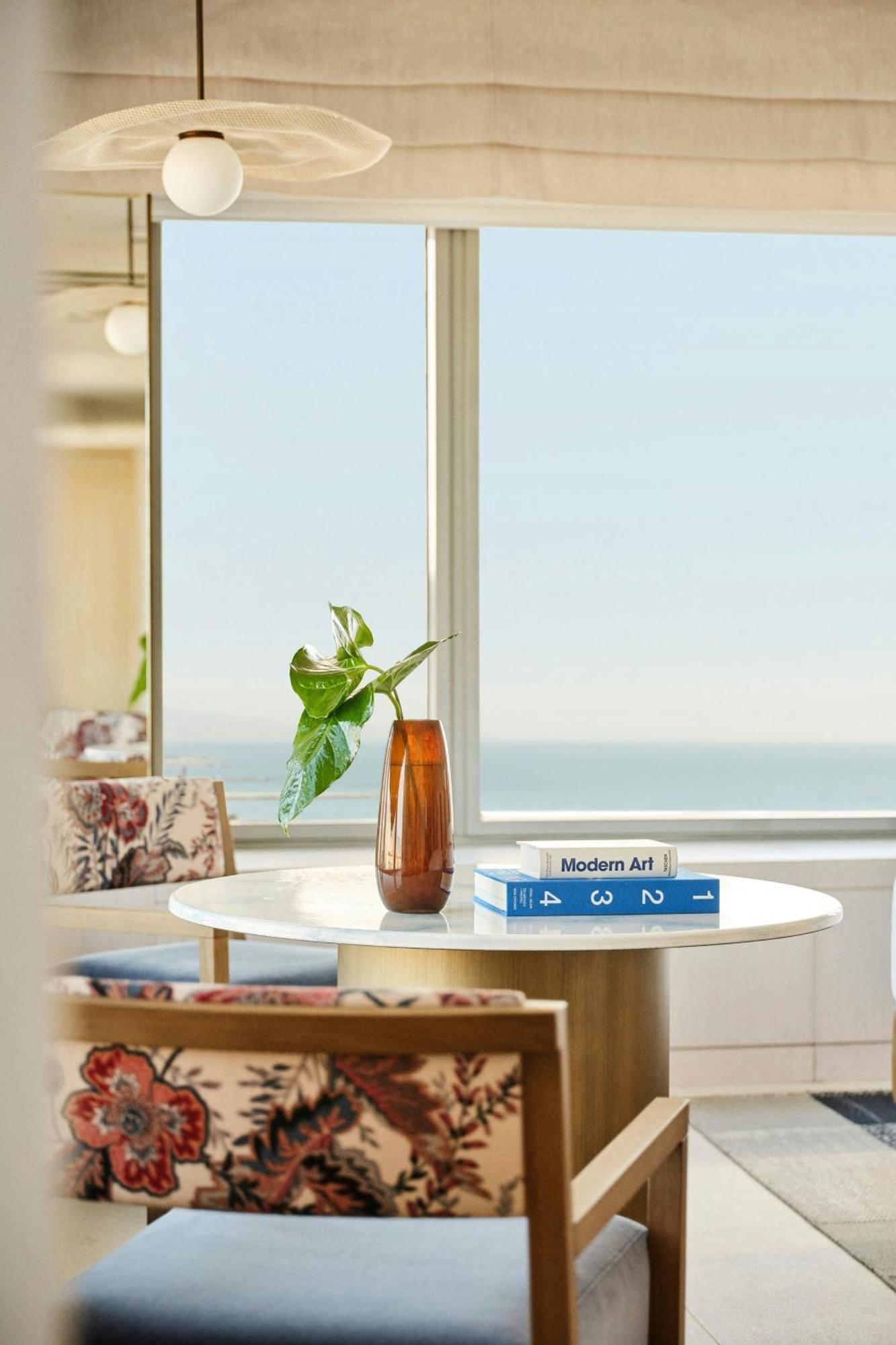 Club Deluxe King Room - Club Level/Upper Floor