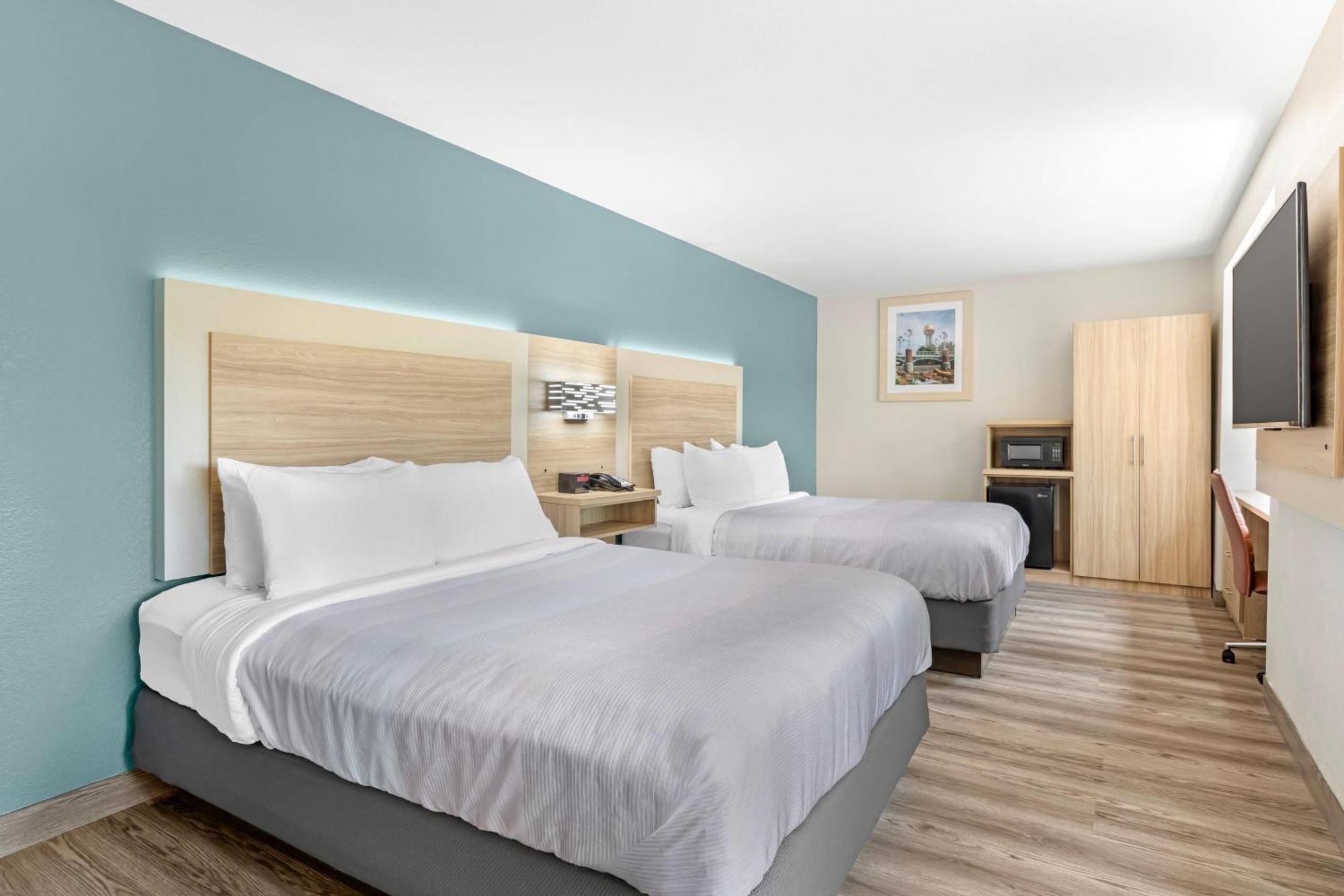 Queen Room with Two Queen Beds - Non Smoking