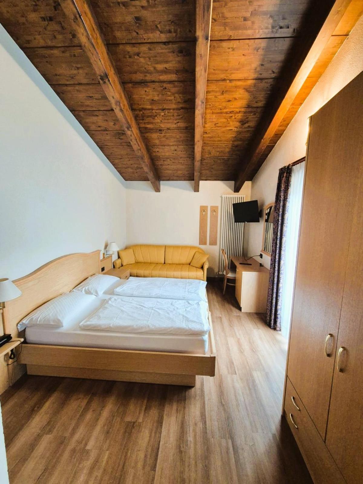 Double Room Extra Bed,1668095741:JPEG