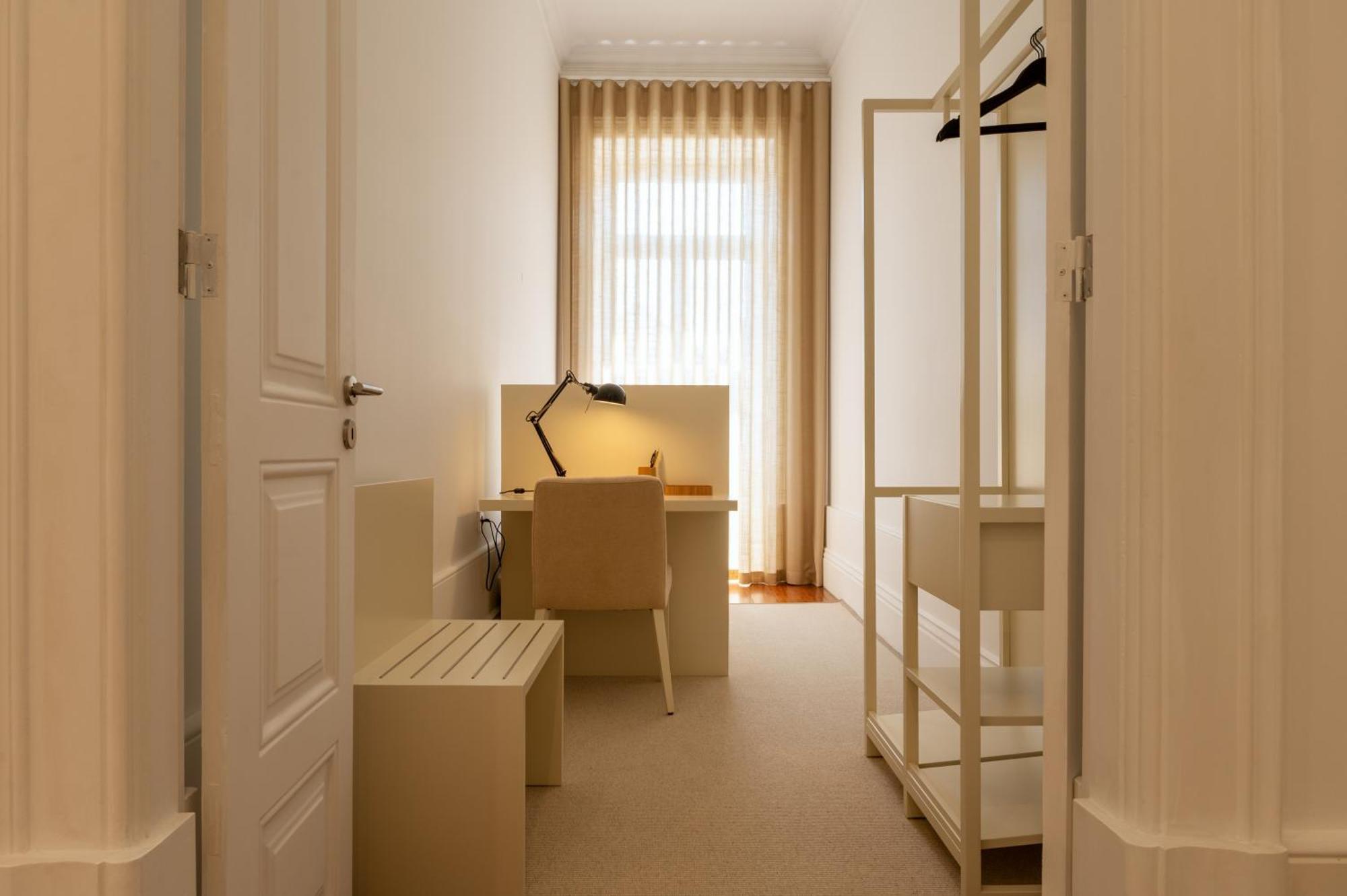 Deluxe  Double or Triple Suite with Street View