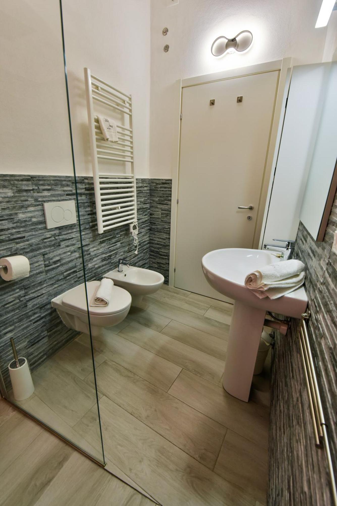 Double Room Private Bathroom,1668154323:JPEG