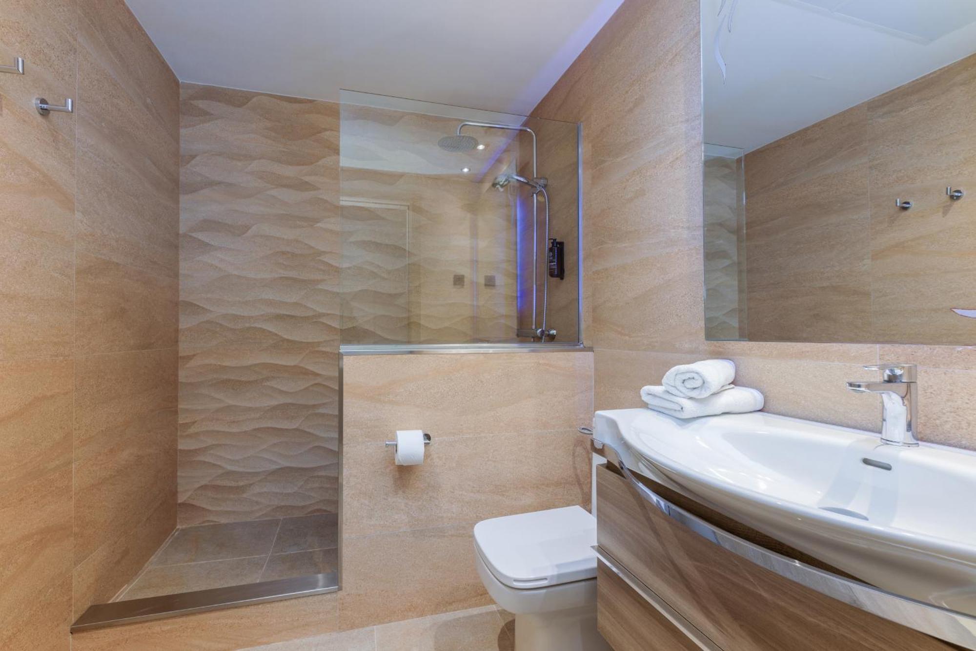 Doppel-/Zweibettzimmer mit Zustellbett