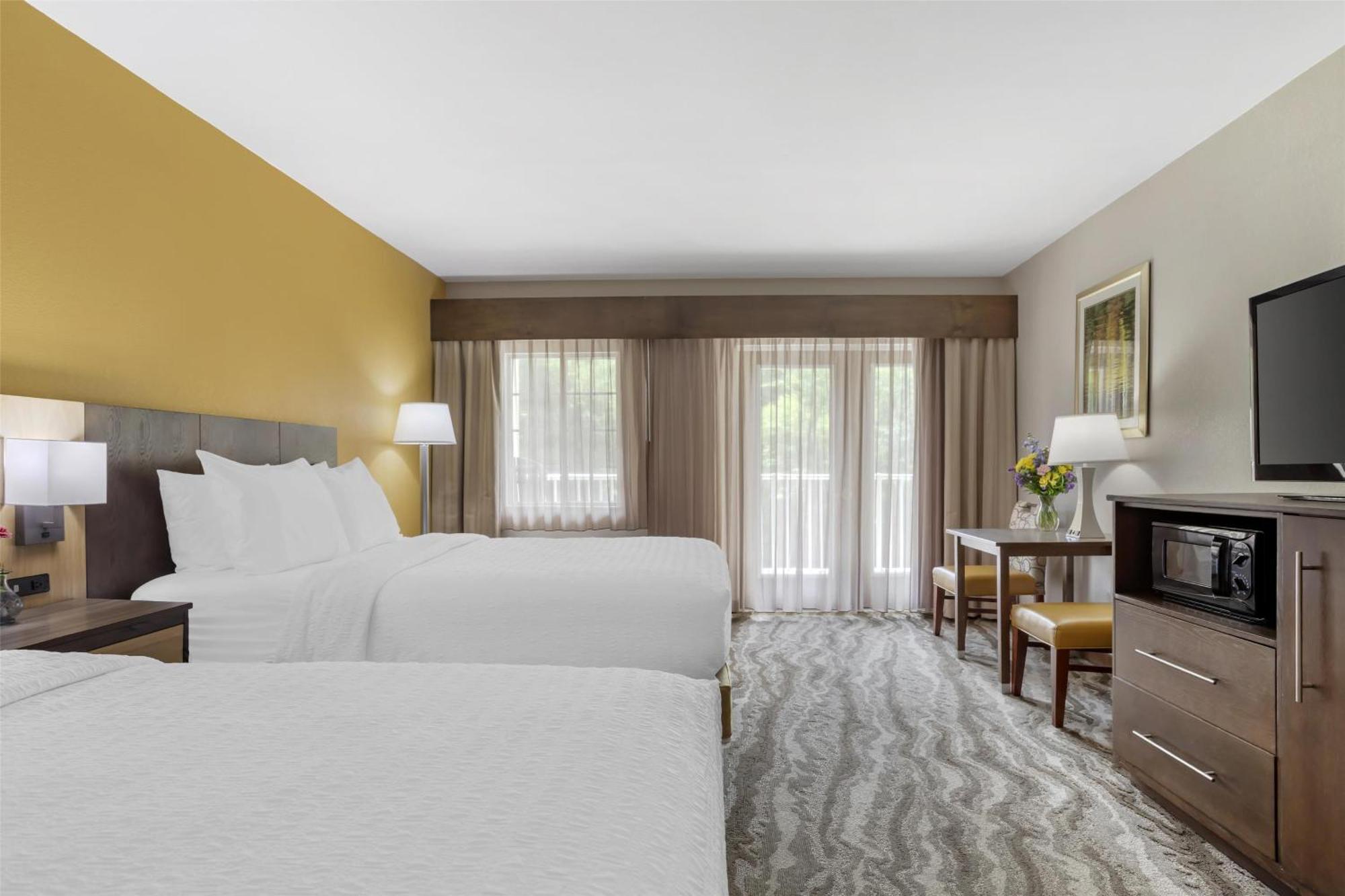 Queen Suite with Two Queen Beds - Non-Smoking